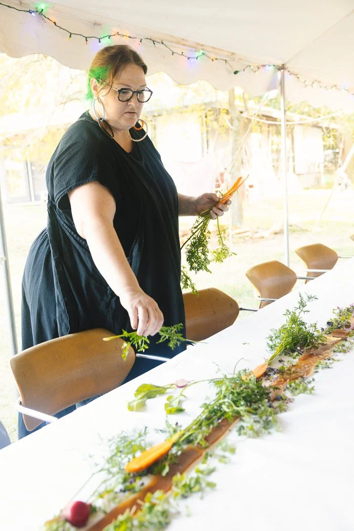  Laying the table 