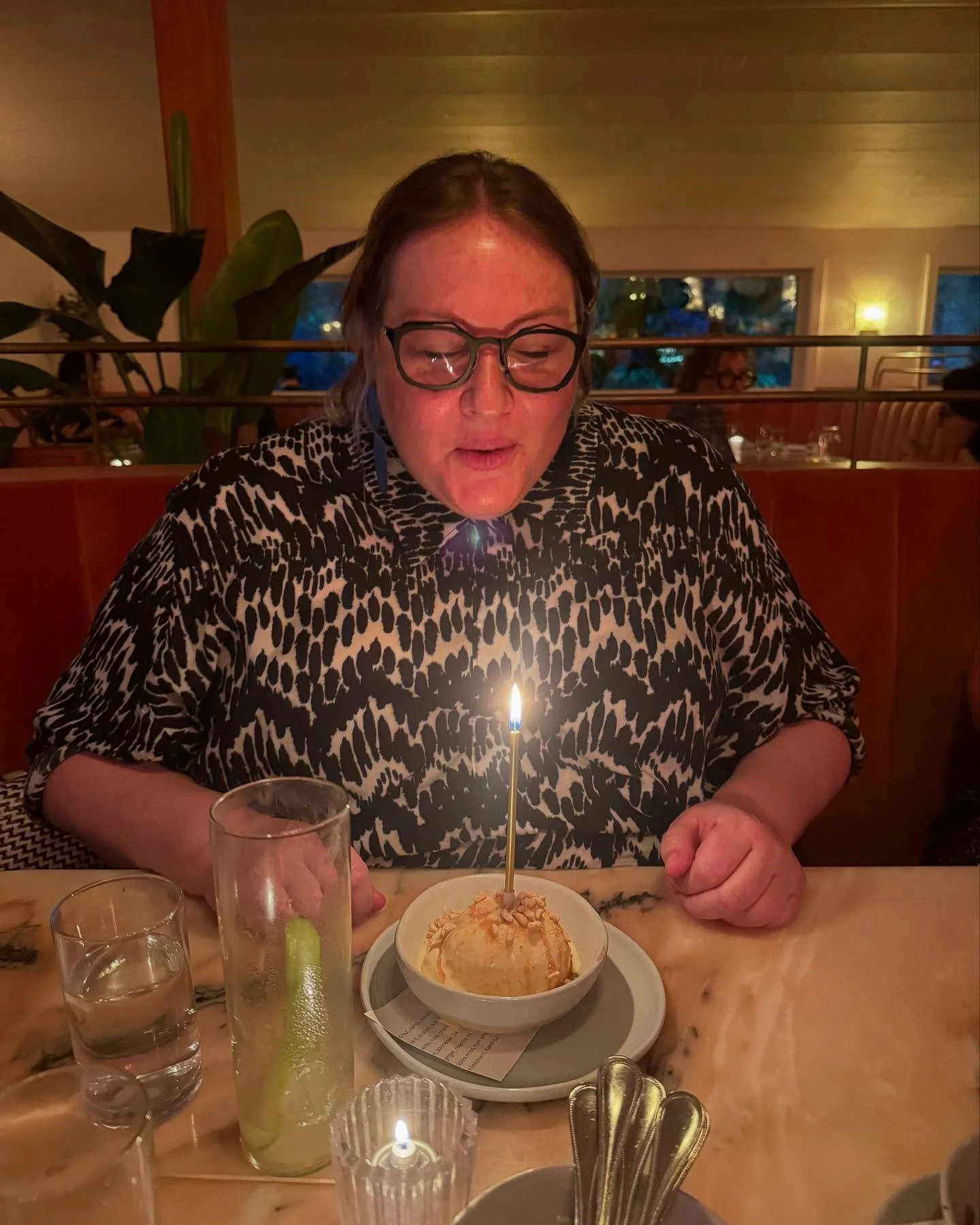 Sports dispatch from an excellent birthday upstate, home of the quasi-annual Flolympic games. 🦩 This Flolympics, the fourth of its name, continued its mission to foster international camaraderie and a culture of excellence for flamingo-shaped drink