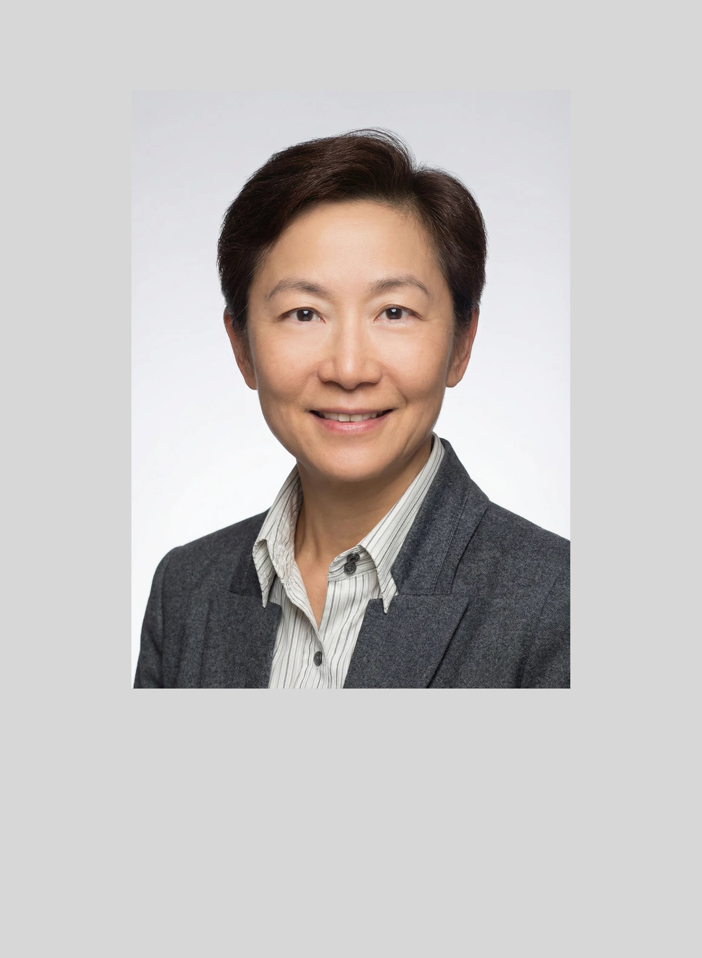 Professional headshot of Vivian Lee, Translational Science Consultant.