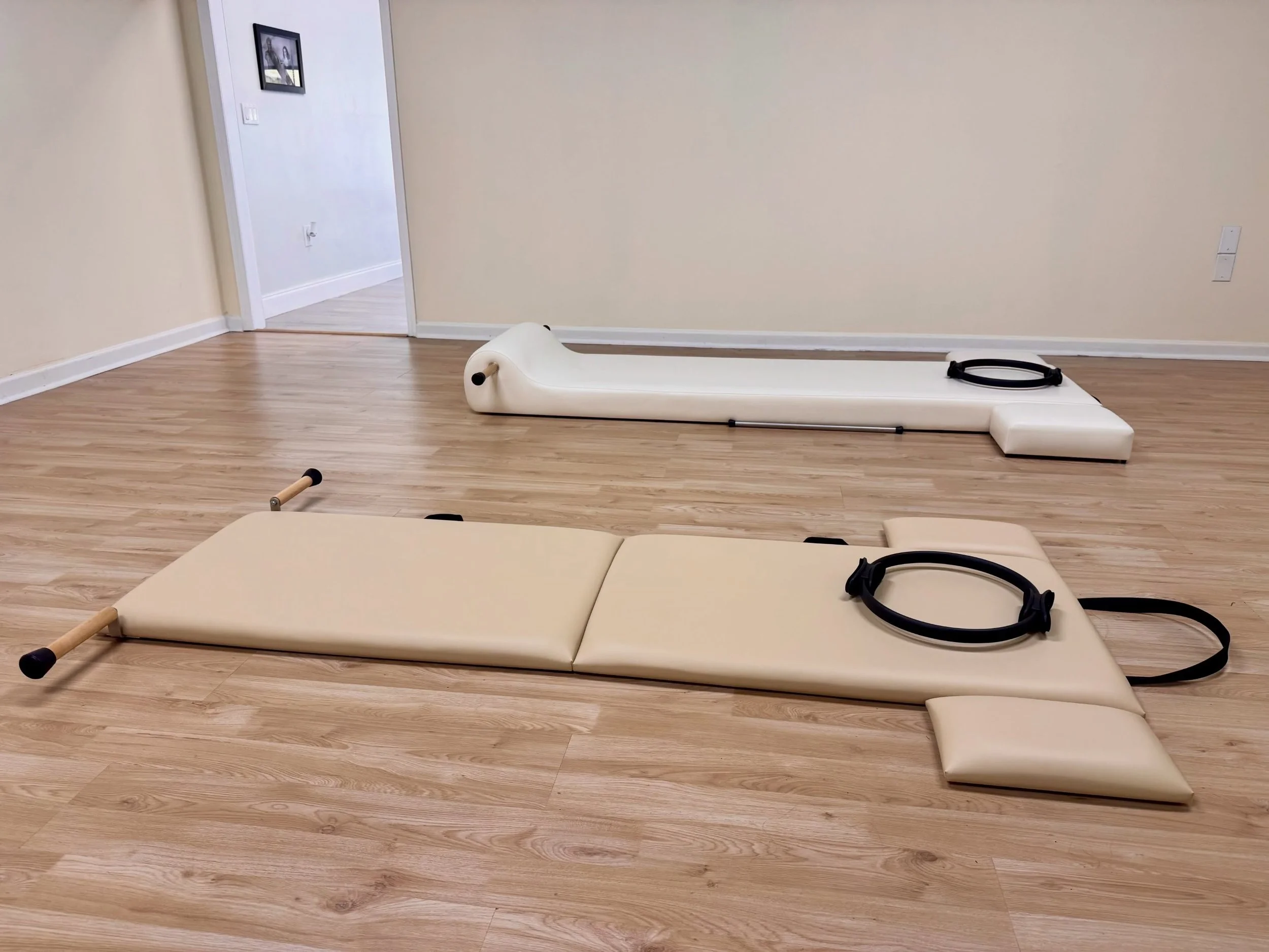 Introducing our Summer Mini Mat Series ☀️ Contrology Basics

A 4-class progressive series designed to introduce the true foundations of Classical Pilates Mat work. Each class builds upon the last, so students are required to attend all four sessions 