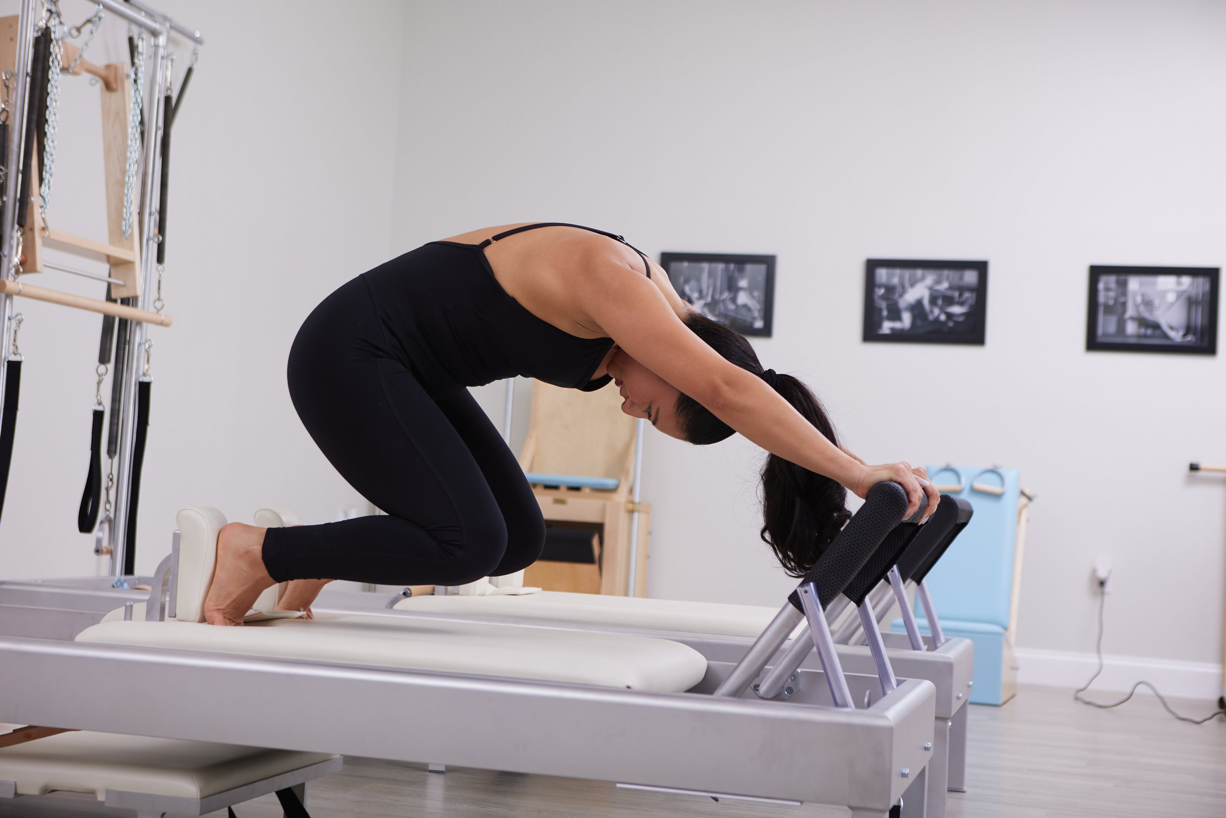 Knee stretches lifted on GRATZ reformer