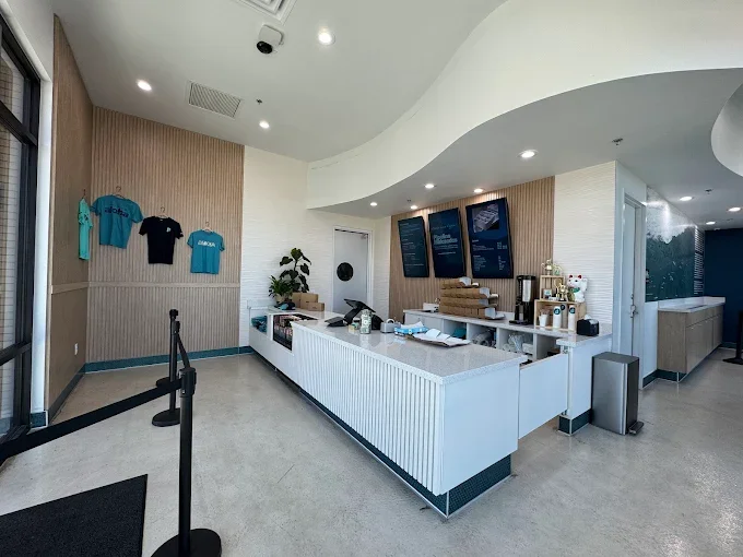 Pipeline Donuts entrance.webp