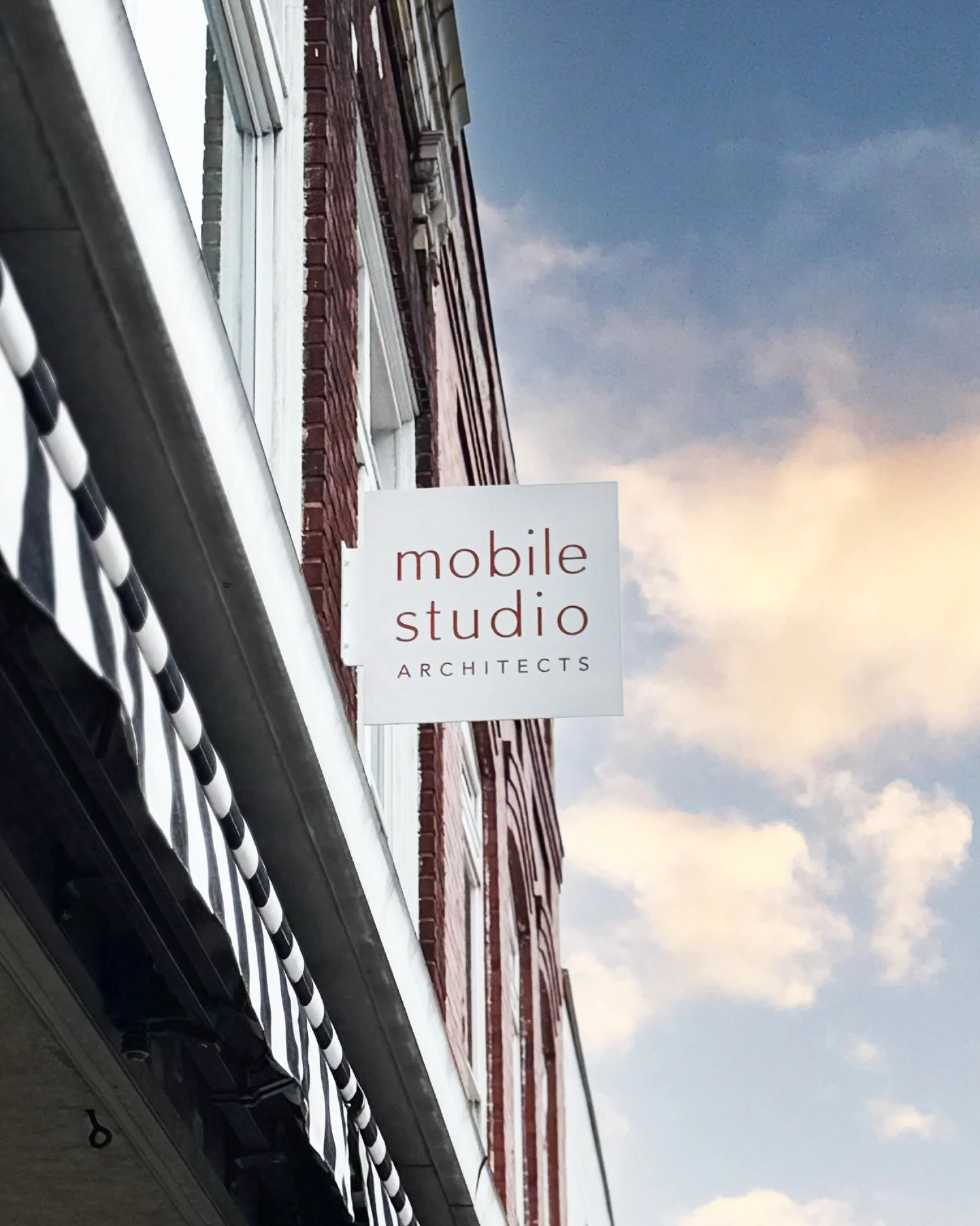 SMALL intentional tweaks. BIG impact.

@mobilestudioarchitecture needed to update their branding to reflect successful the firm they have grown into

We created a fully custom primary font, adjusted proportions and alignment, introduced a secondary f