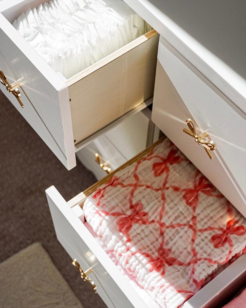 bow knobs on dresser