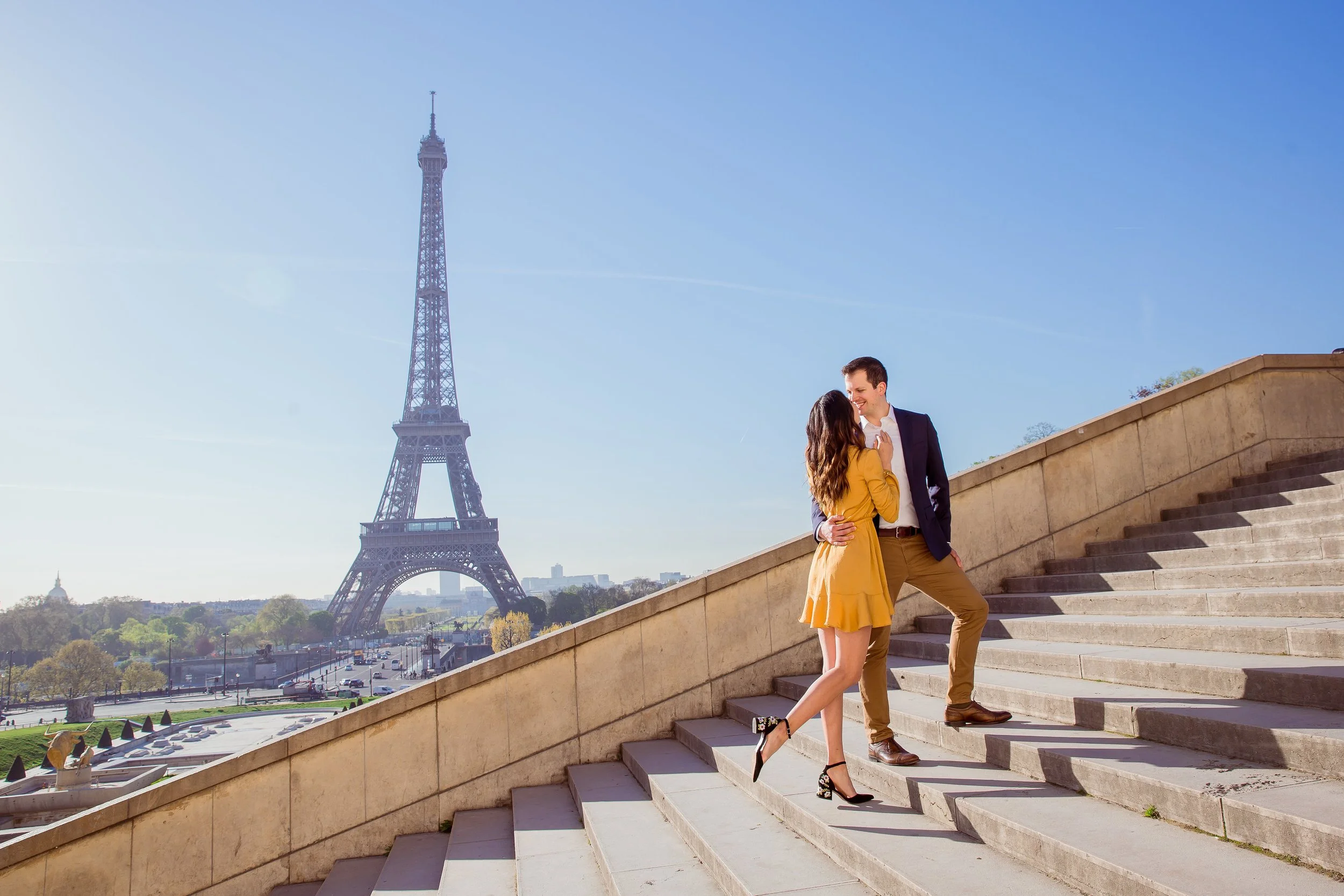 engaged photoshoot in paris