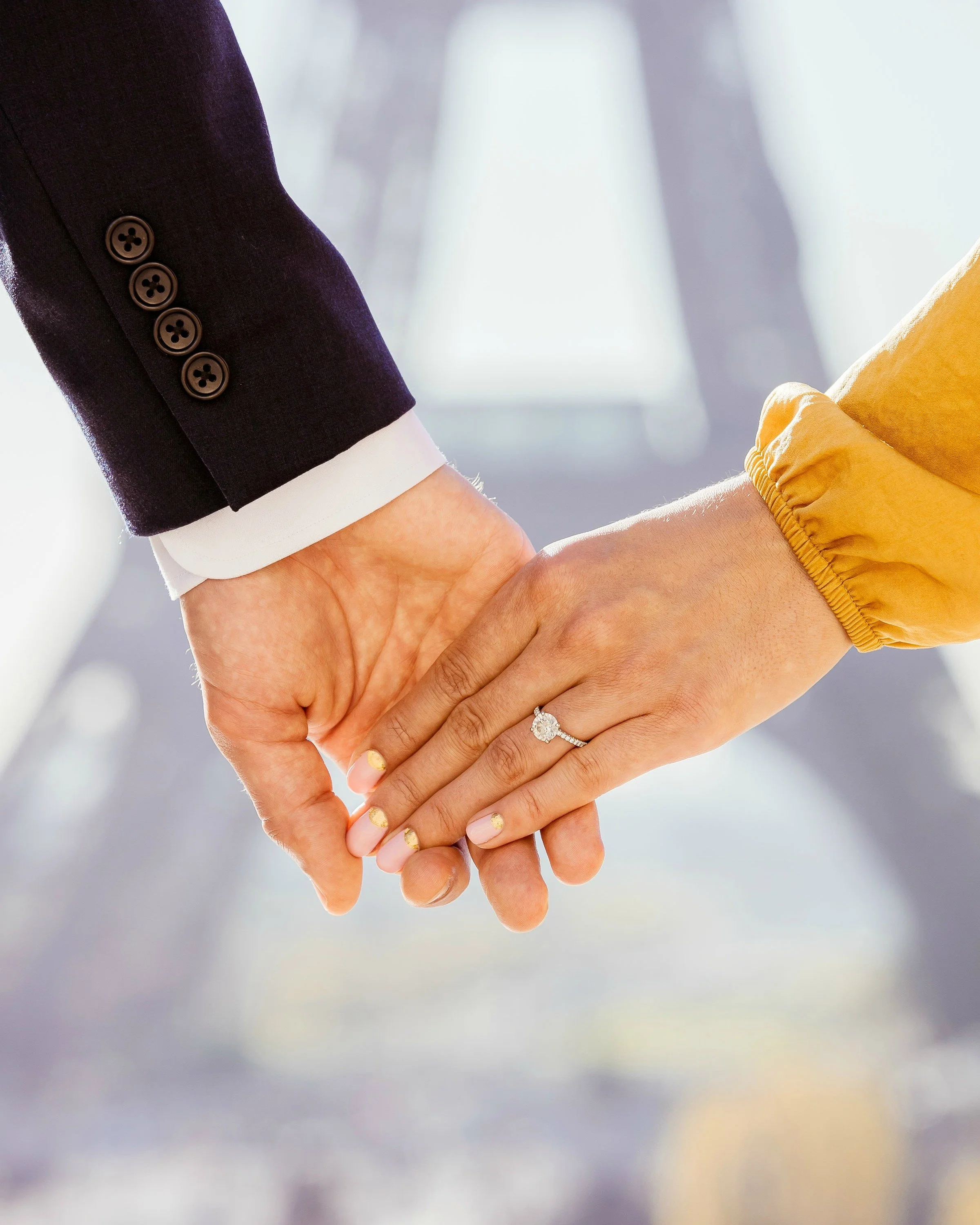 engaged photoshoot in paris