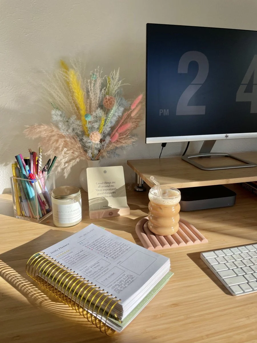 girly desk vibes