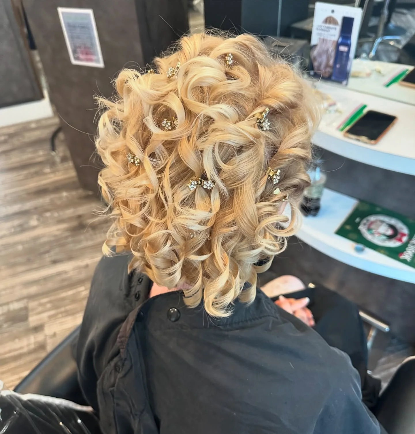 Tis the season for formal styling!!! 💃🏼

Formal Style by Nicole 

ACTIVE MILITARY, NEWTOWN RESIDENTS, AND W&amp;M STUDENTS RECEIVE 10% OFF! 

Call 757-229-2440 to book your appointment! 

#vahairstylist #vasalon #vahair #williamsburgvahair #william