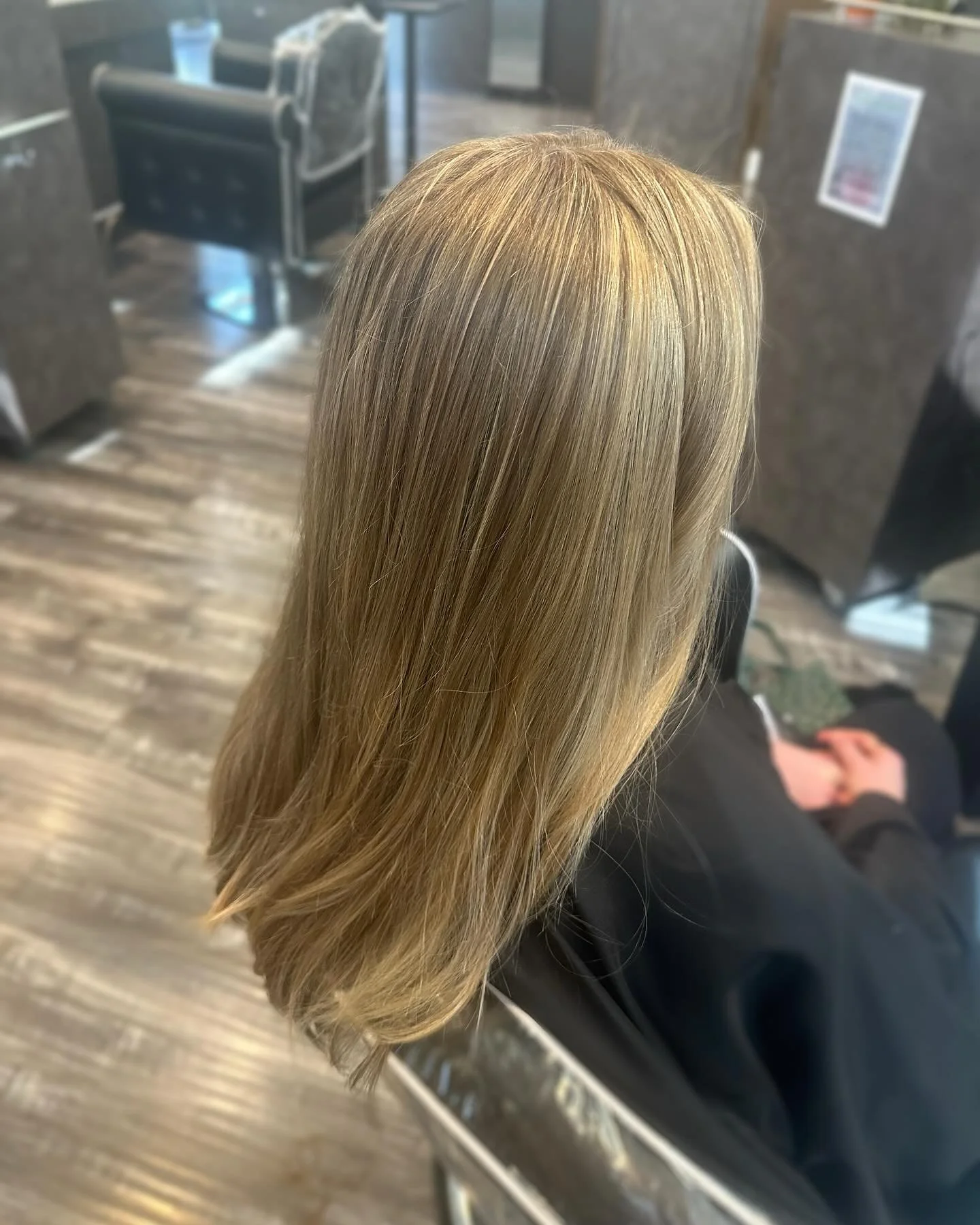 Yessssssss honey 🍯 Looks so soft and natural! 

Full Foil, Toner, and Cut by Nicole 

ACTIVE MILITARY, NEWTOWN RESIDENTS, AND W&amp;M STUDENTS RECEIVE 10% OFF! 

Call 757-229-2440 to book your appointment! 

#vahairstylist #vasalon #vahair #williams