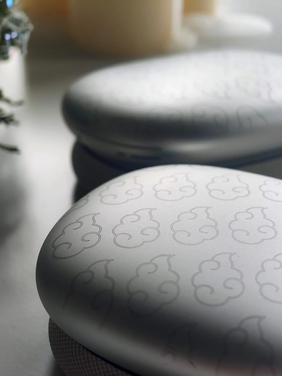 Apple Airpods Max Oberflächenmuster und Materialveredelung als Gravurtest von notiq