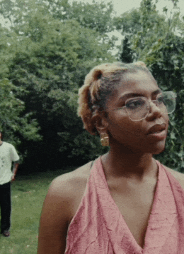 claudia-isaki-mobile-gif-2 (1).gif