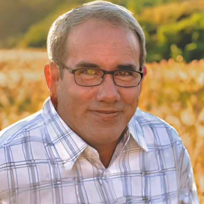 Dale Hodge — Co-Owner and Lead Installer of D&D Seamless Solutions, Dale brings over 30 years of hands-on experience in gutters, soffit, and fascia work. Motivated and knowledgeable, he is committed to delivering top-quality craftsmanship on every jo