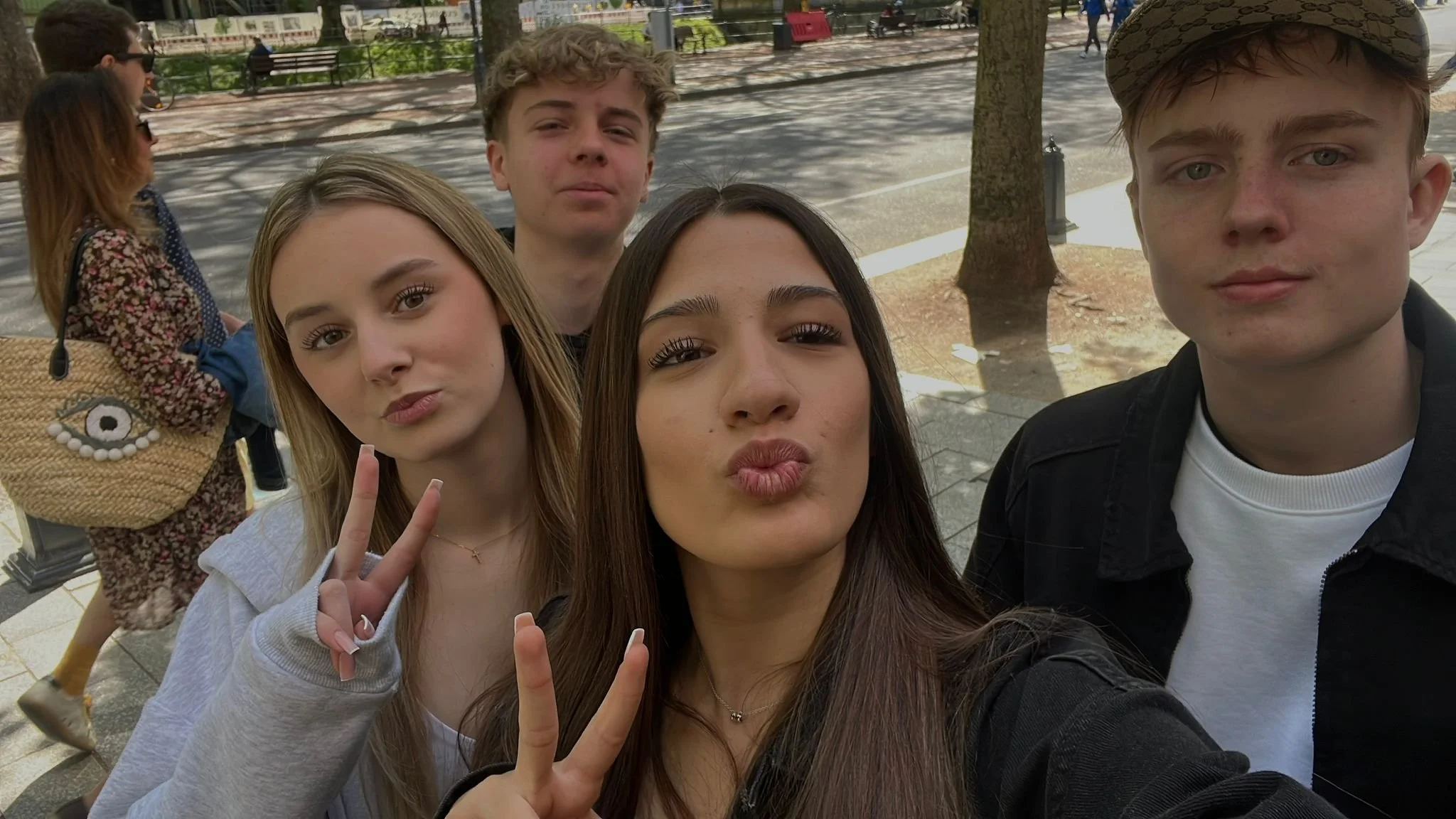 Wir vermissen dein Lachen, deine Stimme und wir vermissen sogar deine nervige E-Roller-Hupe.