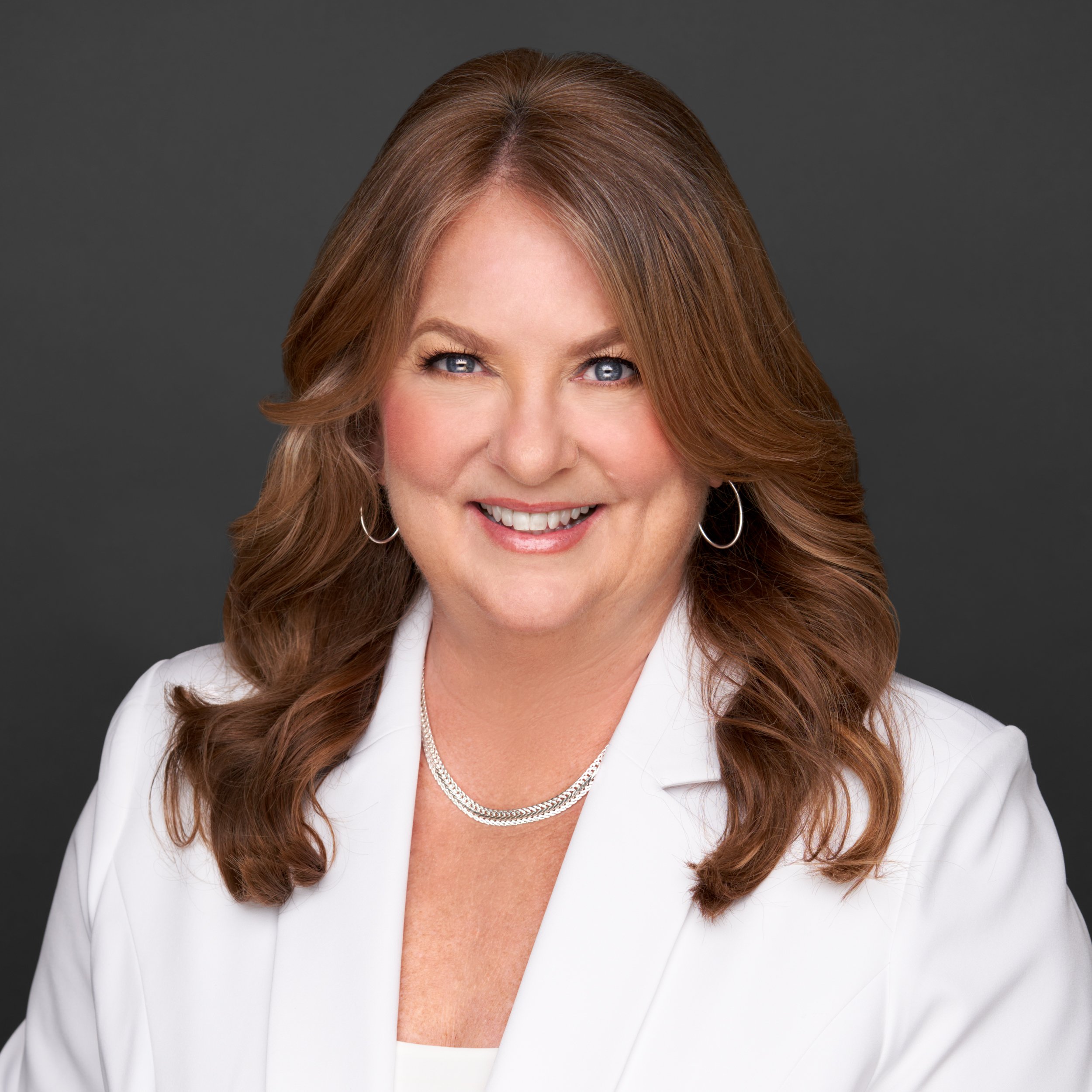 LEAH MCIVOR 4-real-estate-headshot-san-diego-reve-studios.jpg