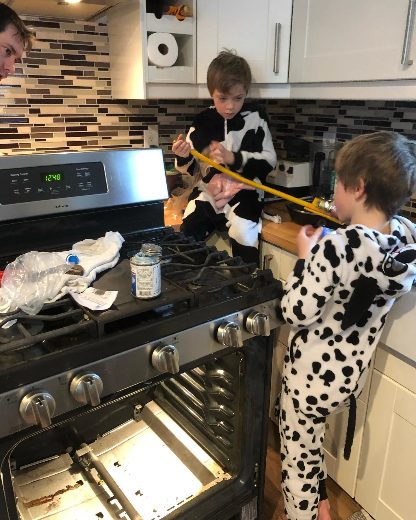 Creating Tradesmen Part 1: Walking in to find your husband having your children install the propane line for your kitchen stove. Start them young with a dash of living on the edge. #plumbing #twinmom #dadlife