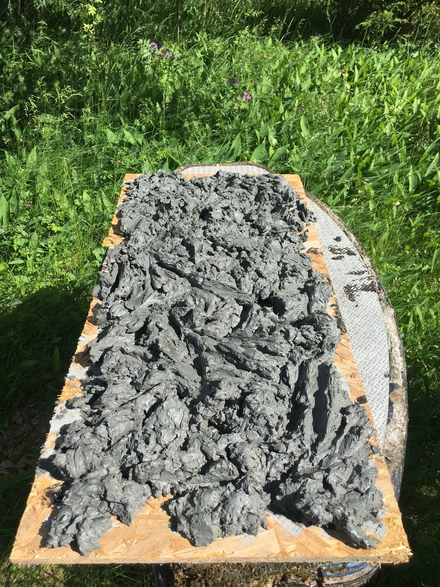 wild clay lera i gräset .jpg