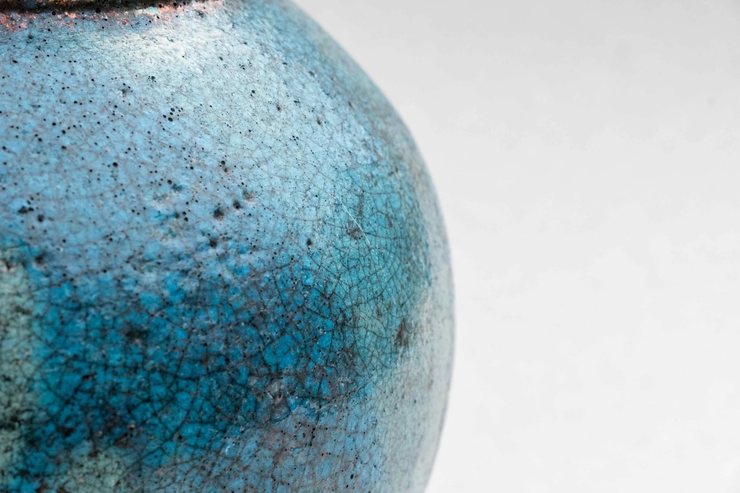 Raku vas blue macro.jpg