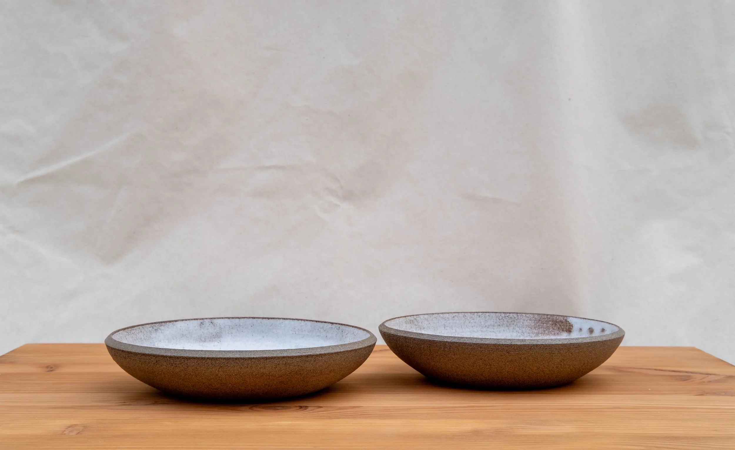 två grå skålar.jpg