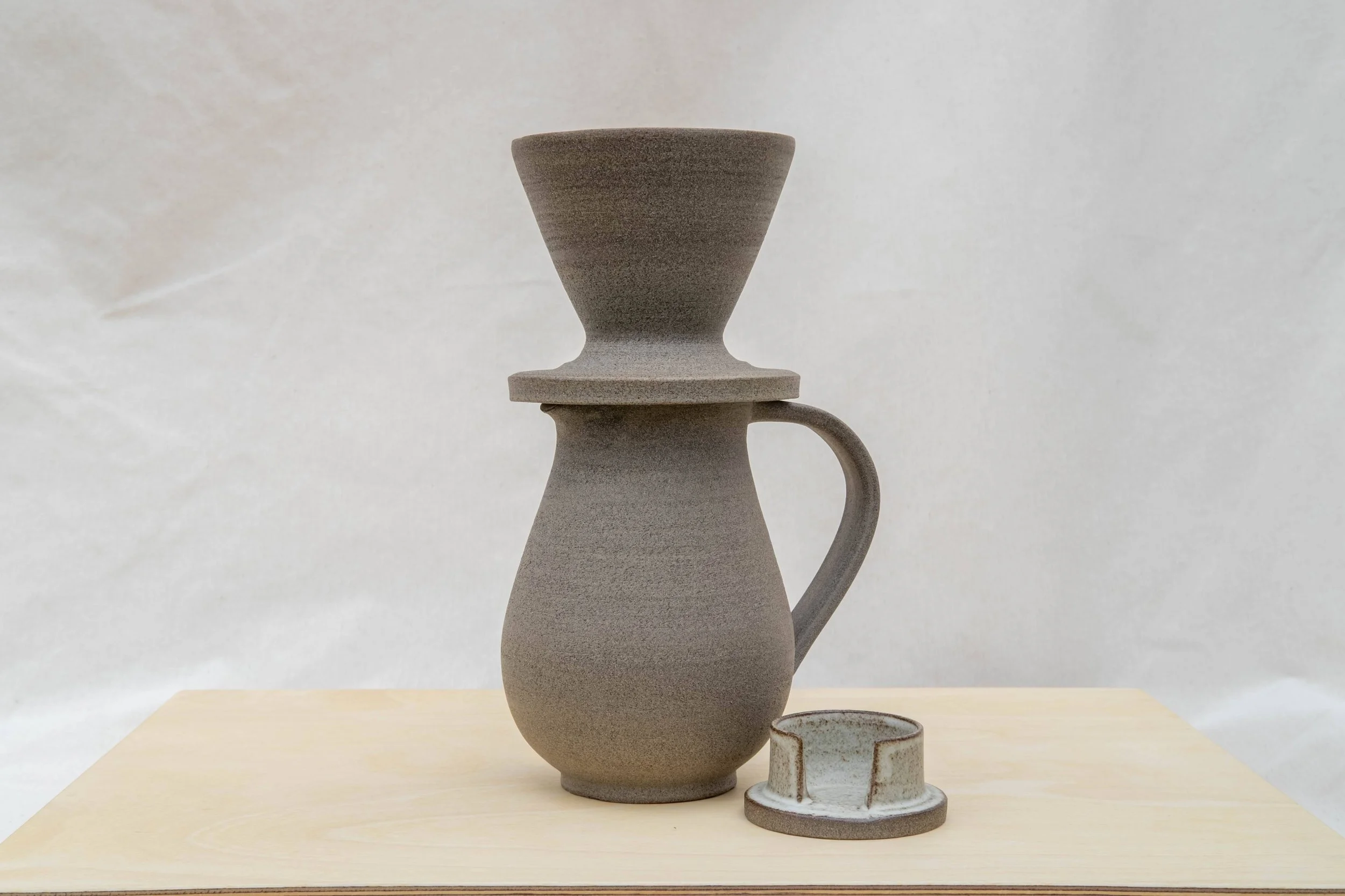 grå kanna med tratt.jpg