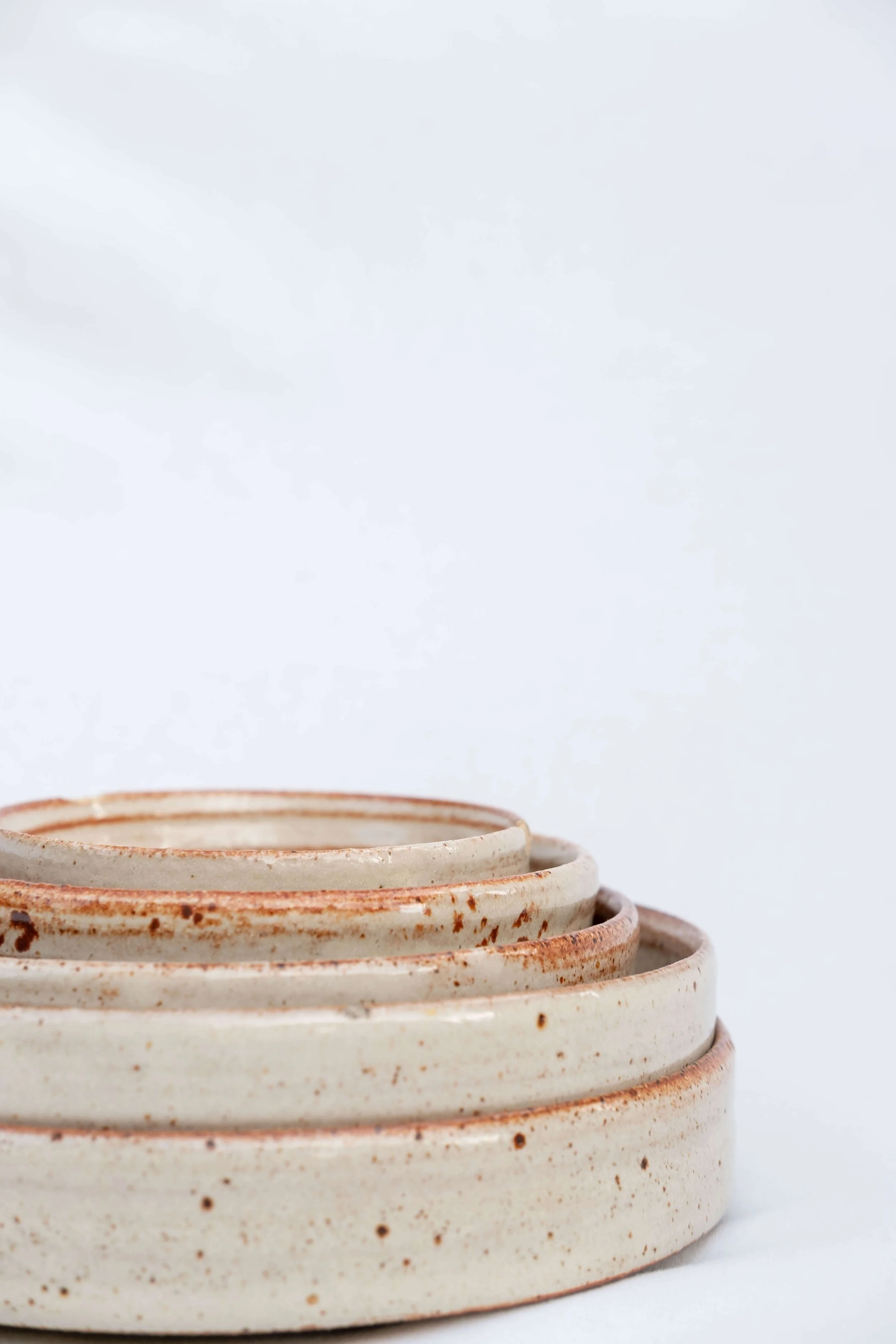 4 skålar järnoxid nära.jpg