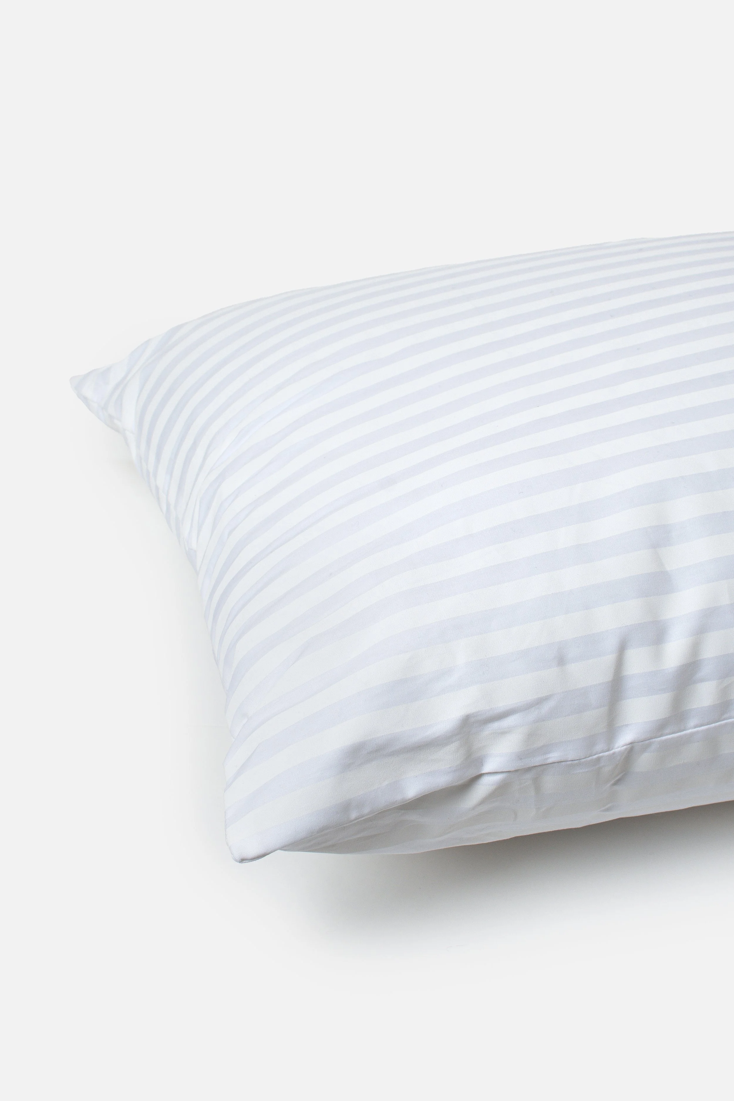 Diseño y fabricación de cojinería y almohadas decorativas personalizadas para hotelería y retail