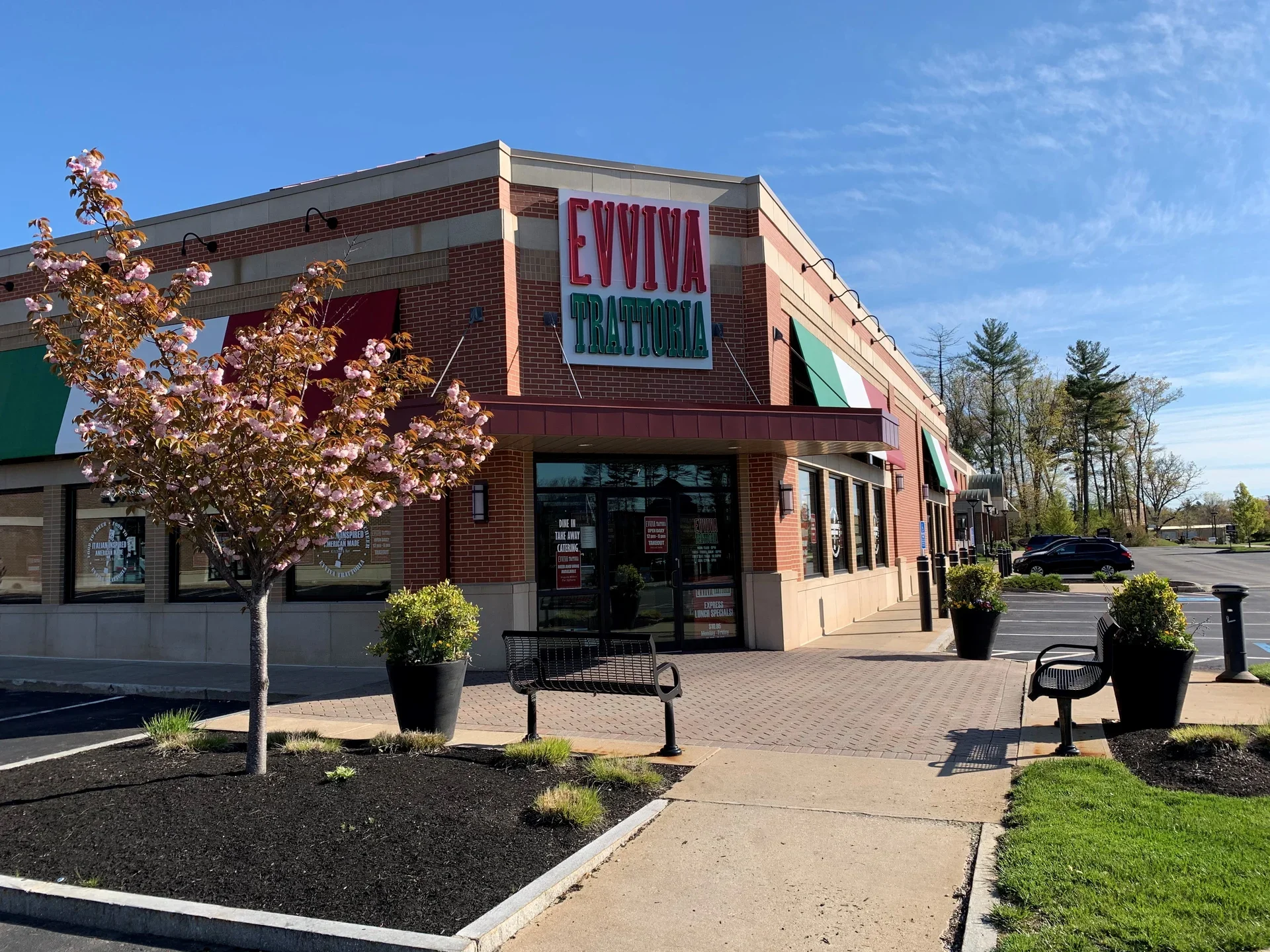 EVVIVA TRATTORIA.webp