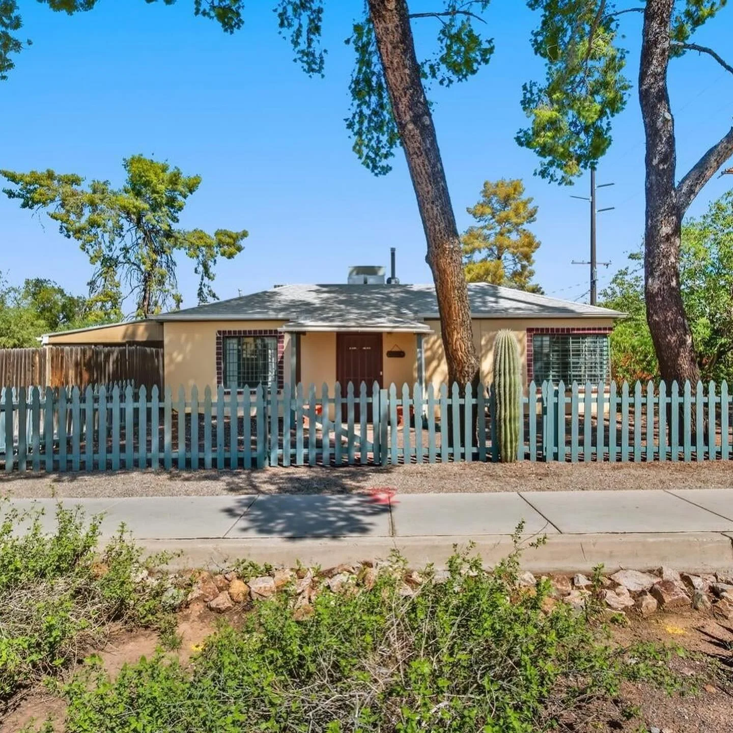 This 2 bed, 1 bath 1947-built central Tucson bungalow is such a charmer. I toured it over the weekend and here are a few things that stood out to me:

&mdash; Vintage character: corner windows, a green checkered kitchen, a wood paneled porch, and mor