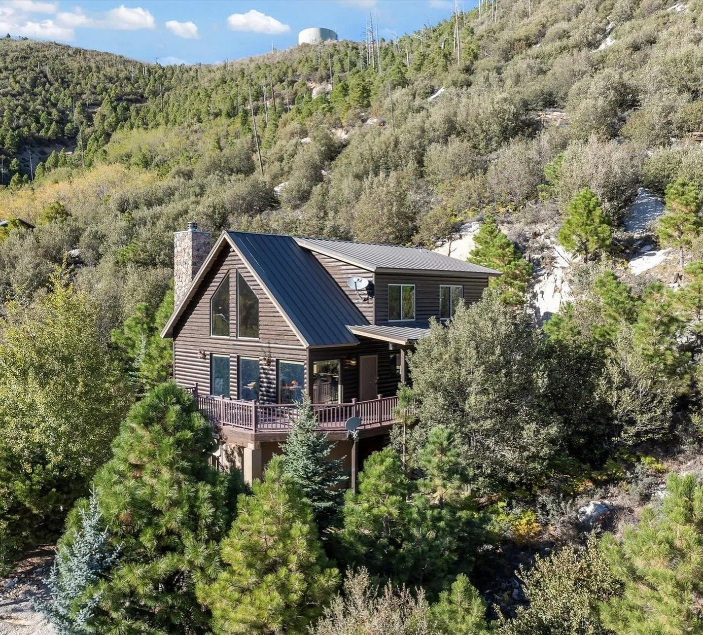 Who wants to own a cozy cabin on Mt. Lemmon?! ✋ This forest retreat has 3 bedrooms, 3 bathrooms, and absolutely STUNNING views. High ceilings and giant windows throughout mean you can always see the gorgeous scenery around you &mdash; and the wrap ar