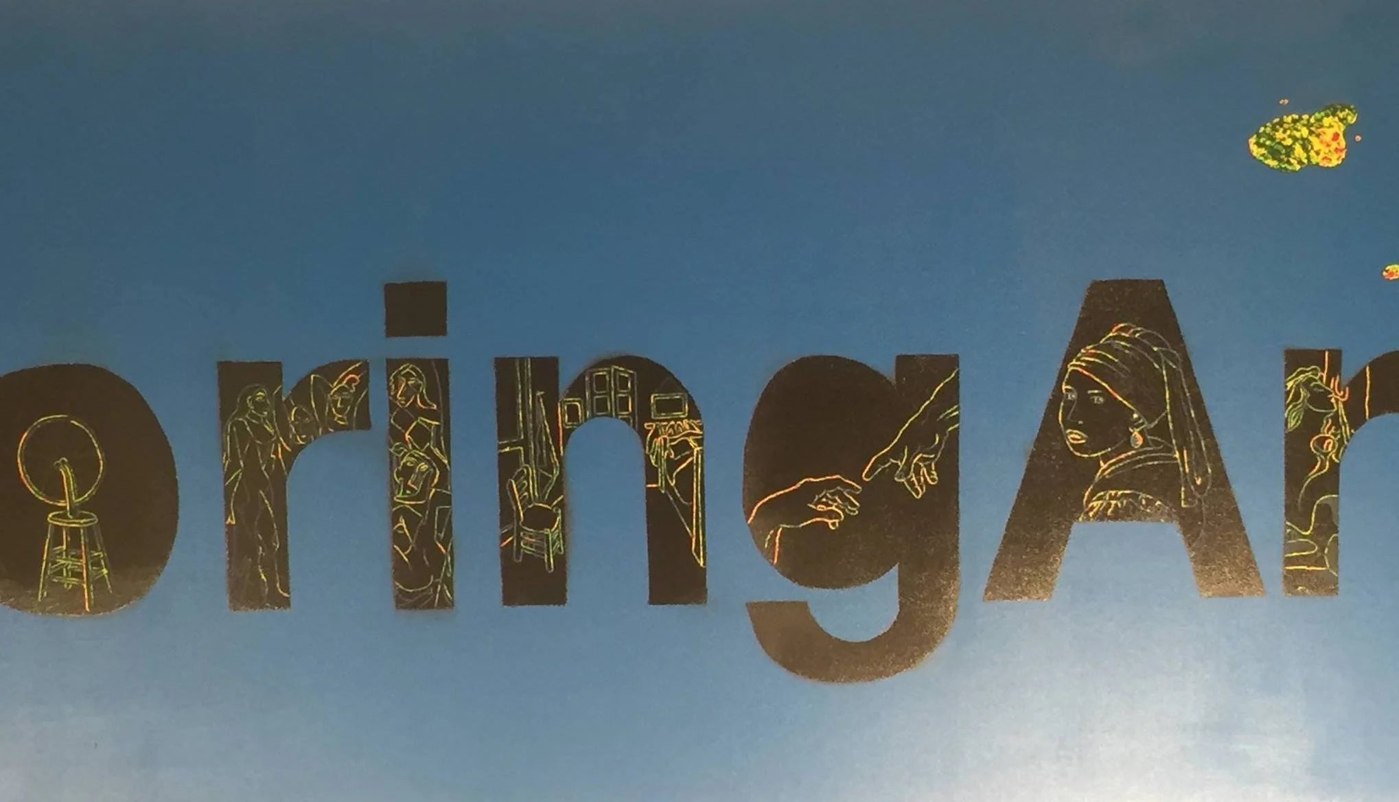 Une illustration du mot 'origami' avec des dessins lumineux dans les lettres représentant diverses scènes, dont des personnes, une main pointant, une femme en turban, et des objets divers. Un fond bleu.