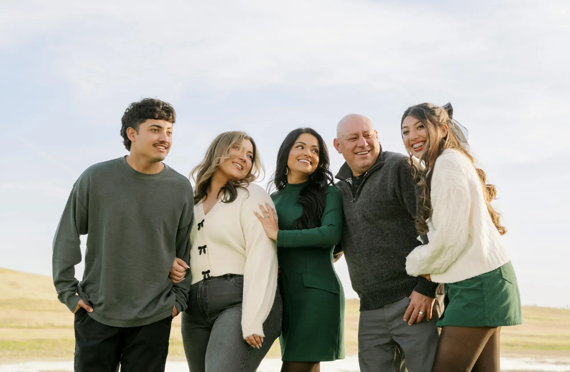 Family outdoor photo session by Lizzeth Mendoza Photography in Red Bluff, California.