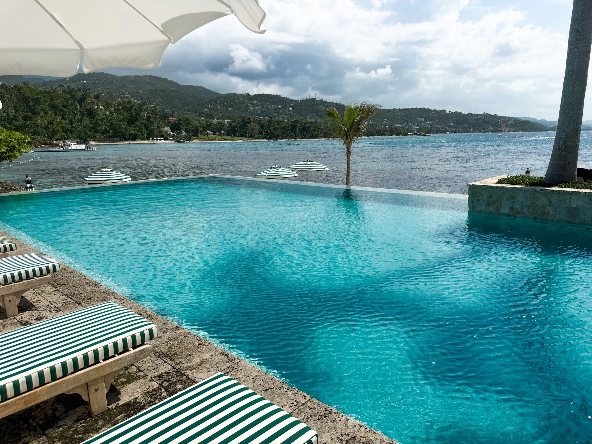 The infinity pool Round Hill Jamaica