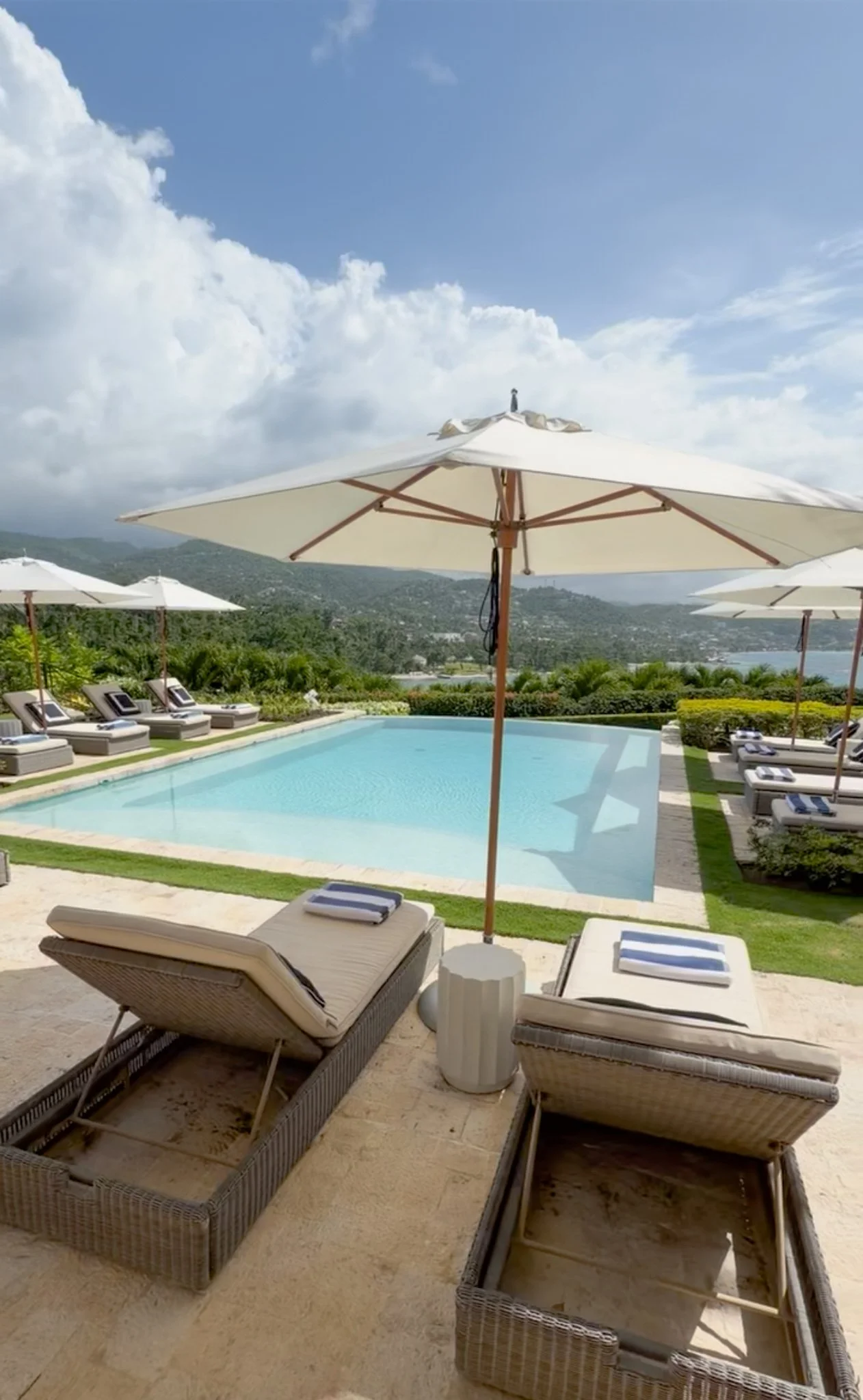 Villa Pool