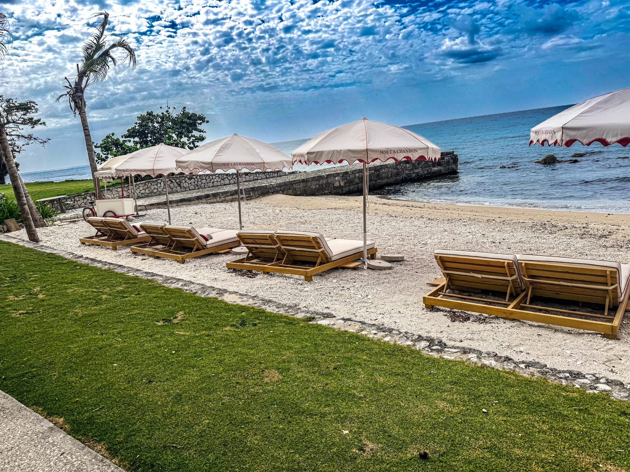 Round Hill Spa Beach Moet and Chandon
