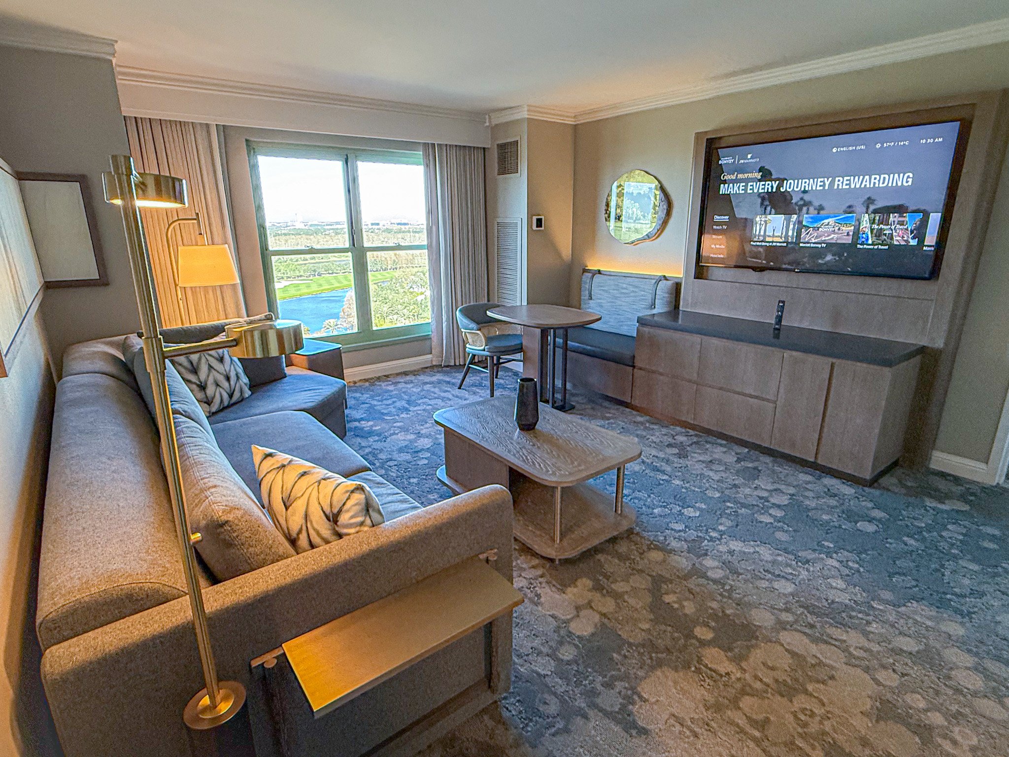 JW Marriott suite living area