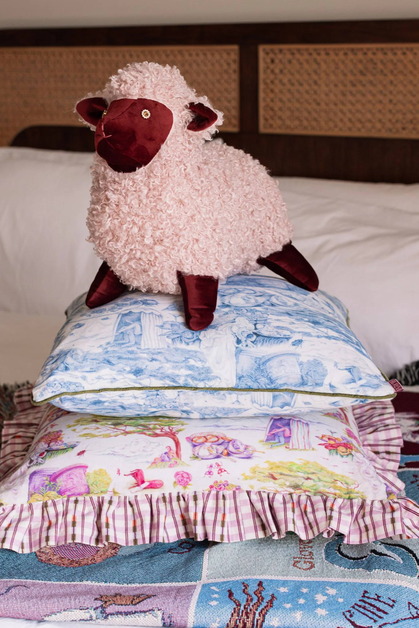 piping cushion-5.jpg