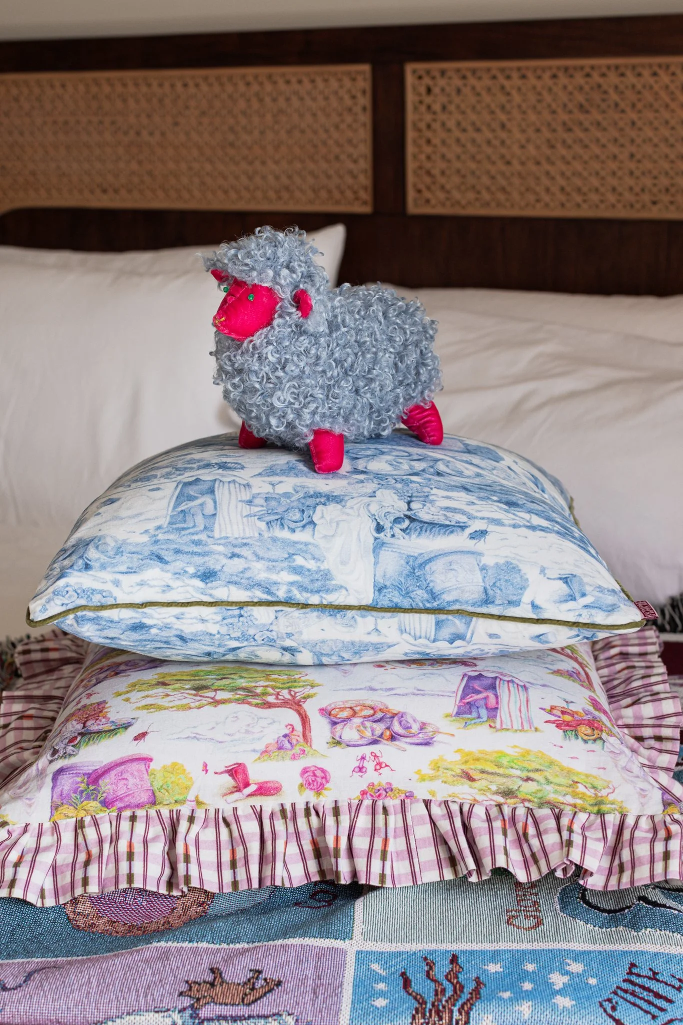 piping cushion-6.jpg