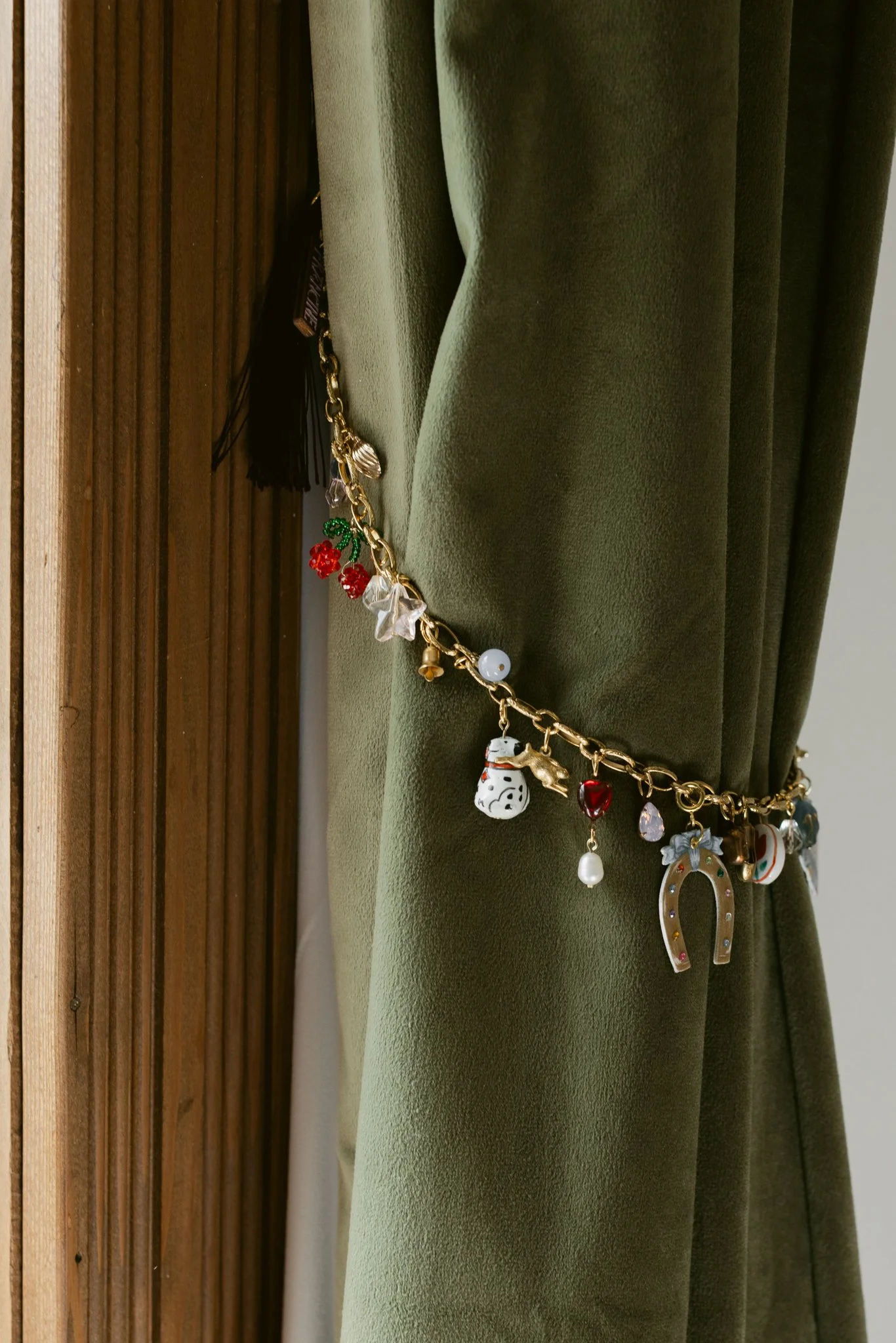 single gold chain_horseshoe-2.jpg