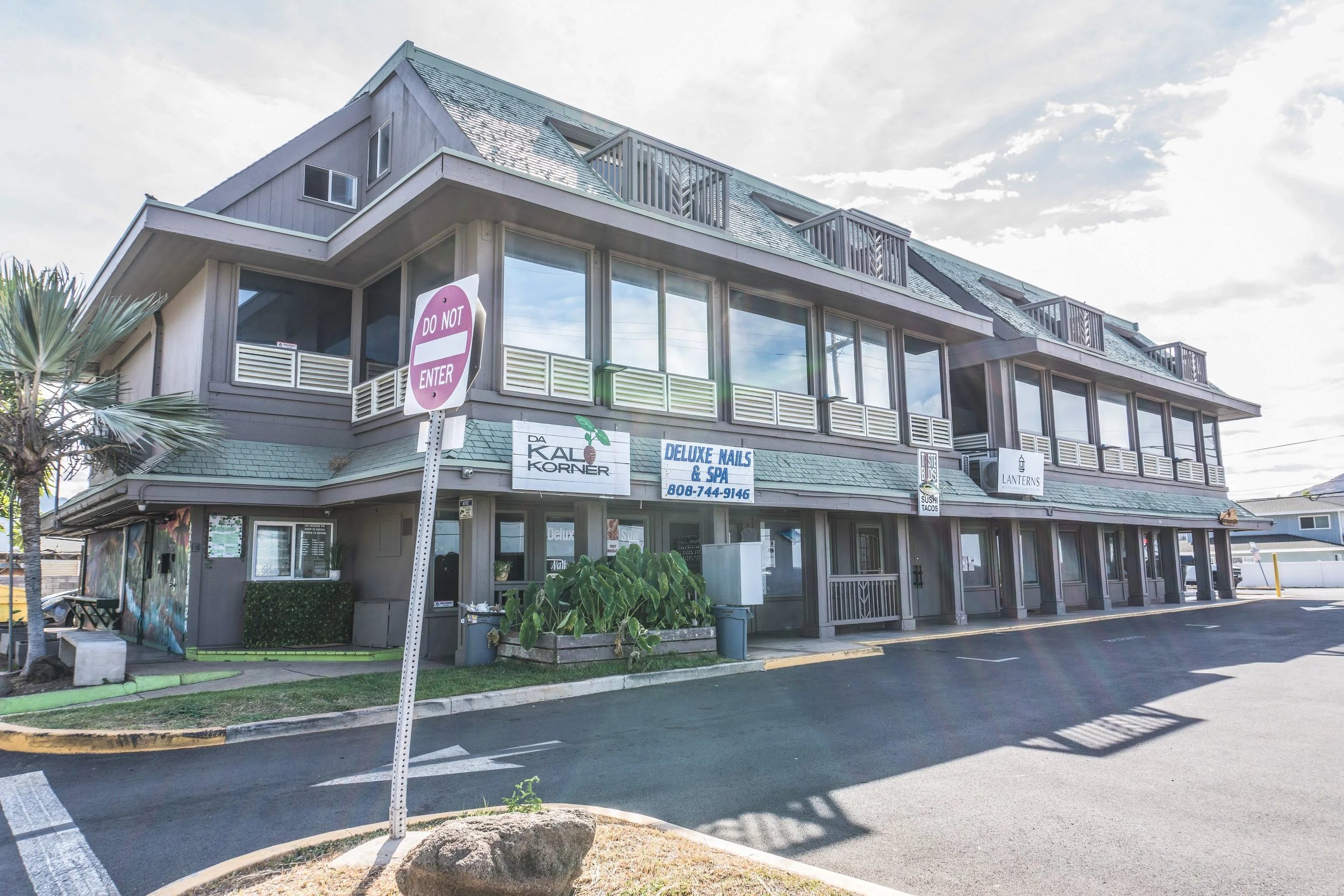 Maili Sunset Marketplace