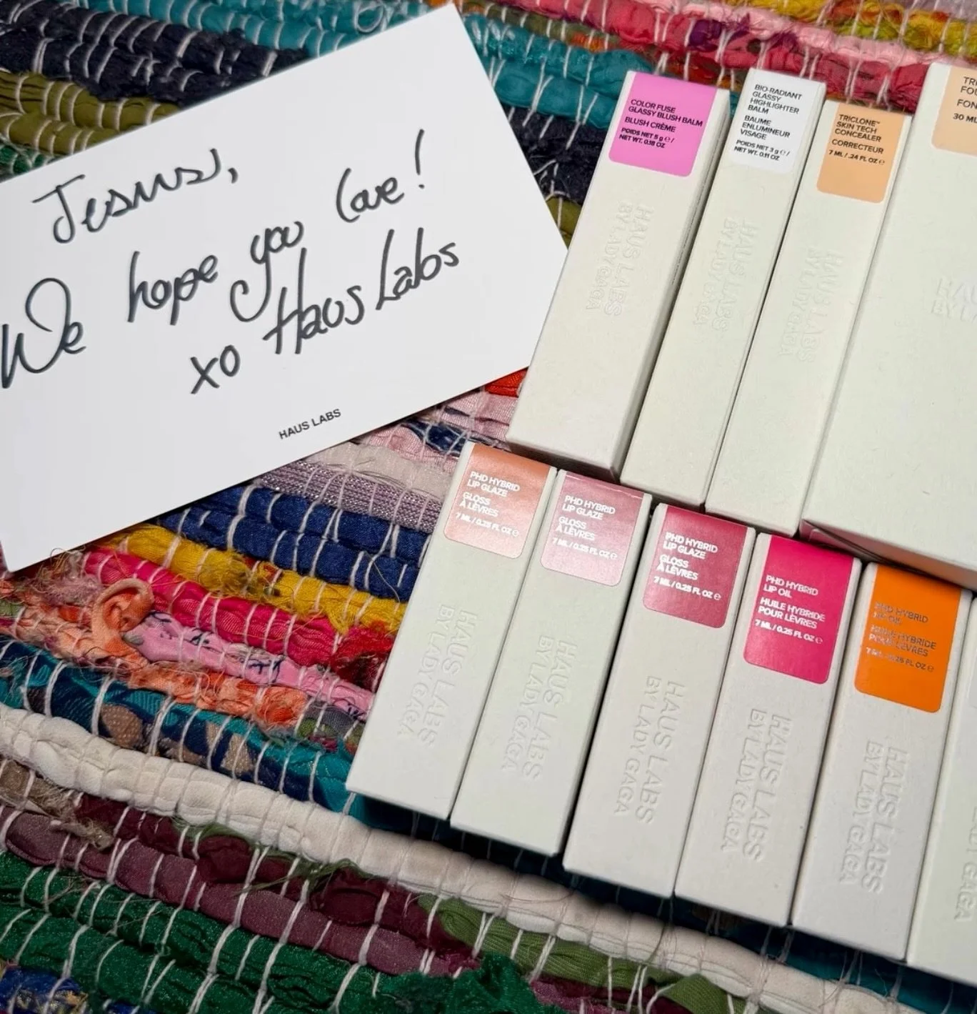 Jesus La Comadre&rsquo;s (@jesusacevedox) getting glam essentials for the weekend from @hauslabs 💋✨
&bull;
&bull;
&bull;
#beautypr #hauslabs #influencerpr #influencermarketing