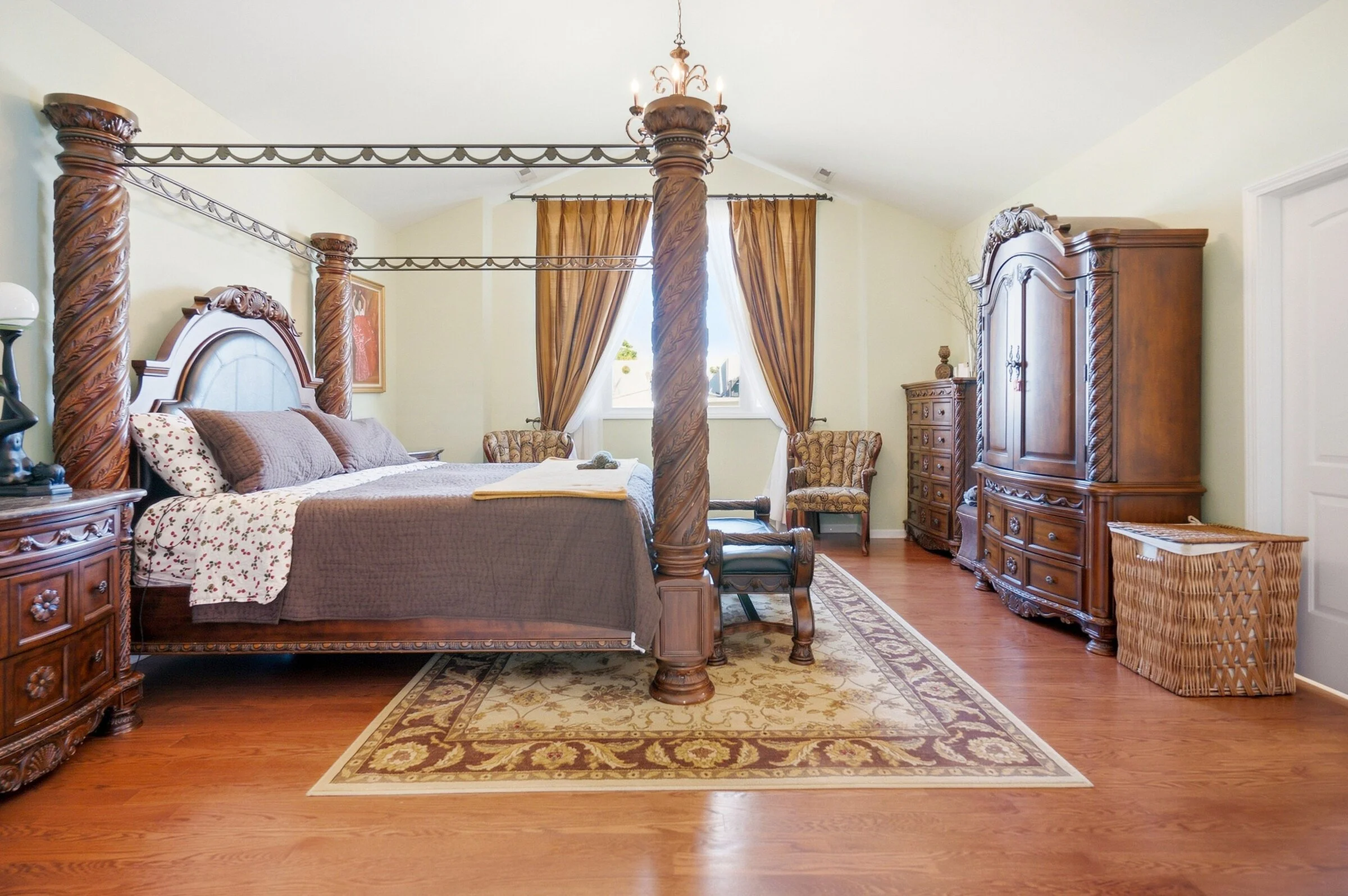 lincolnshire-primary-bedroom-four-poster-bed-hardwood-floors.jpg