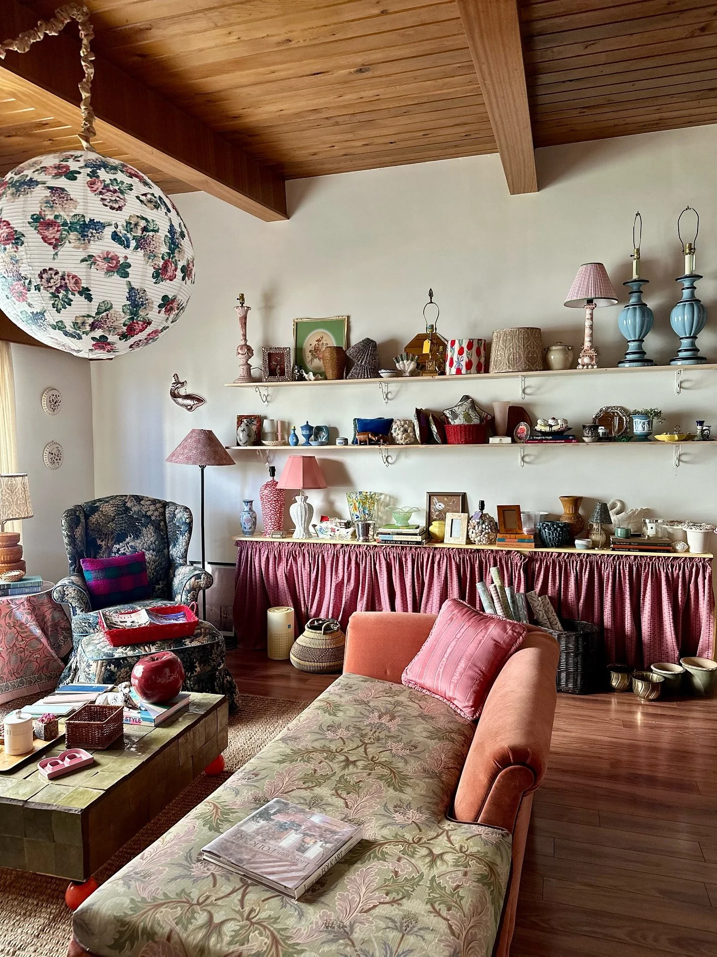 ✨ At Studio Bonnie we&rsquo;ve got a revolving door of treasures from fun objects and bespoke upholstered furniture to delicious pillows! DM us if you&rsquo;d like to swing by and peruse.

Designers, we&rsquo;ve got unique pieces perfect for styling 