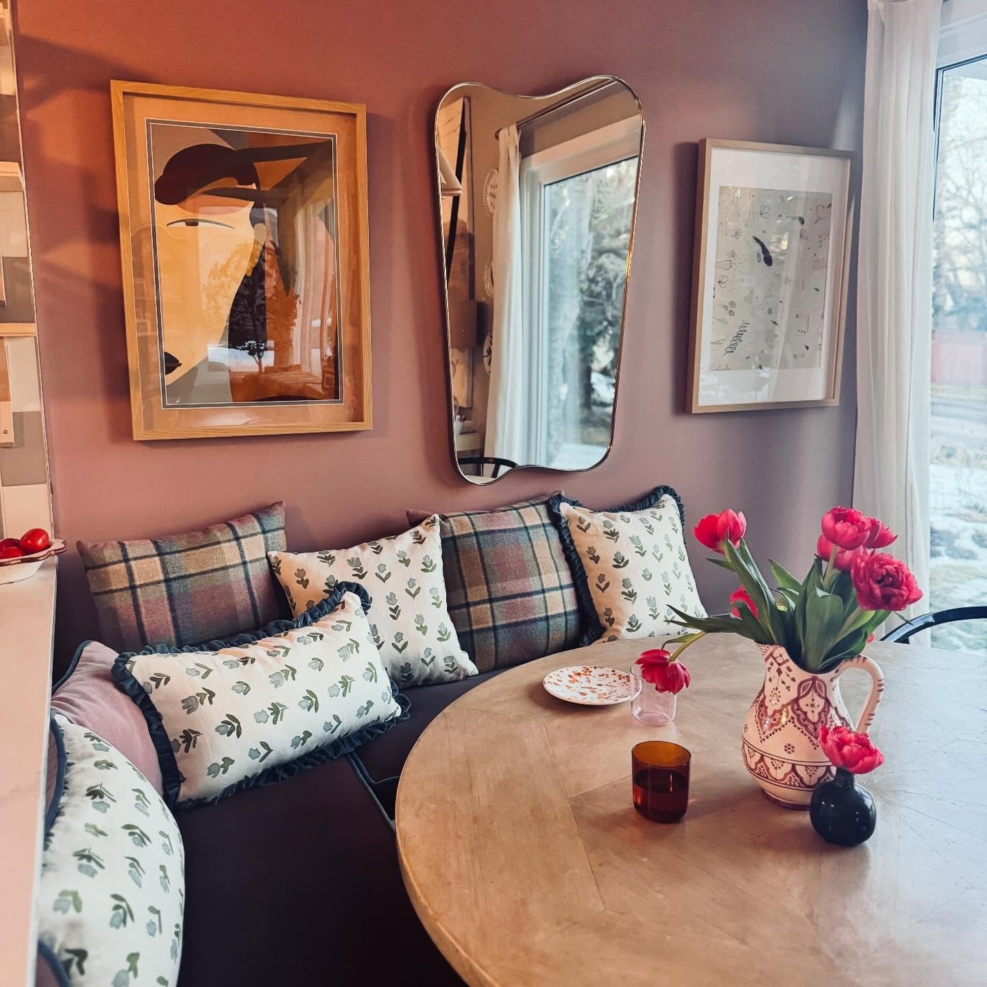 Our @ottolinedevries pillows in the wild! DM if you&rsquo;re interested. We have lots more! 

#Feelslikespring #pillows #designyyc #englishdesign