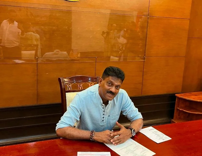 Adult Indian R&D Scientist sharing testimonial after joining Mandarin class in Banting, Selangor