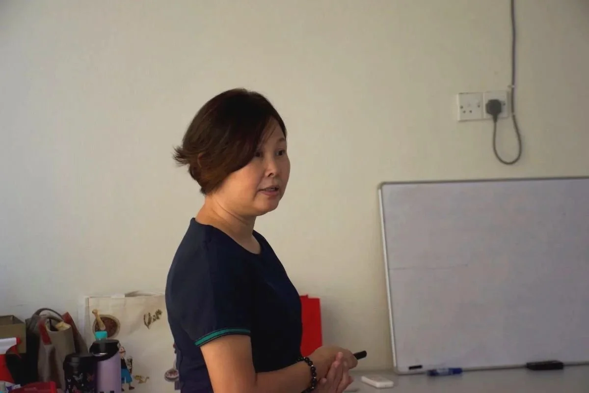 Mandarin teacher teaching Mandarin in a Banting classroom with a marker pen