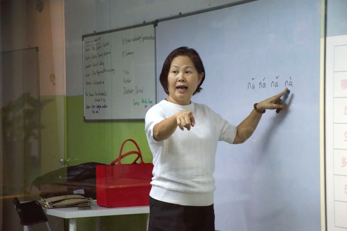 Mandarin teacher teaching PinYin during an adult Mandarin class