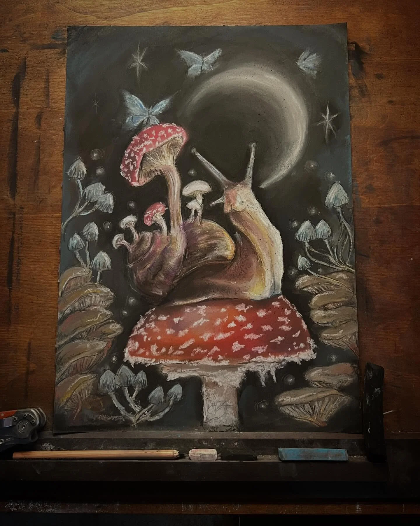 Having fun finishing this little chap today&hellip; 🍄 🍄&zwj;🟫 
His story is forming in my mind &hellip; 

#magiciseverywhere 

Hope you&rsquo;re all having a lovely day xx ✨

#magicmushrooms #fantasyart #illustrator #jessedicksonartist