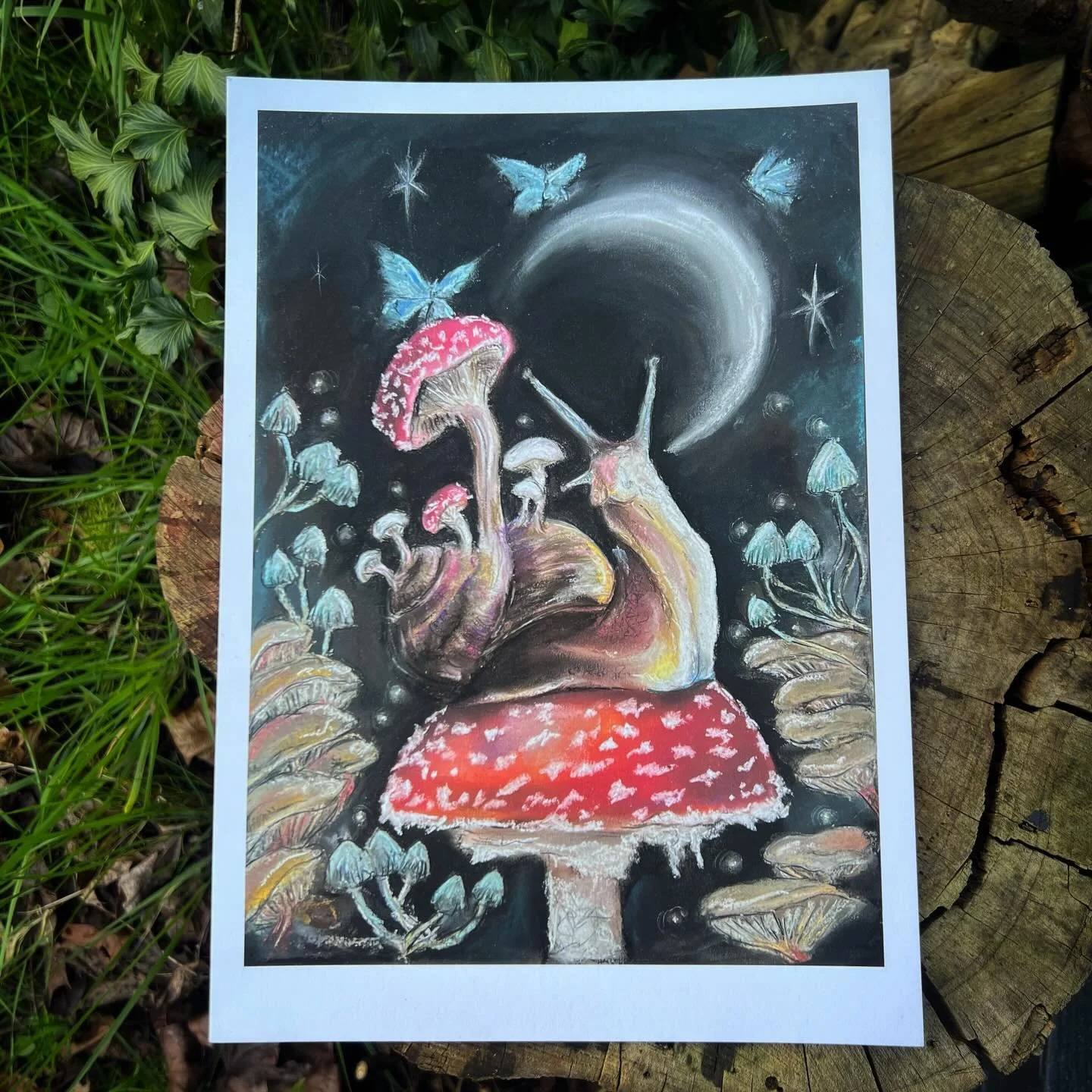 &lsquo;Seilcheag&rsquo;

Charcoal &amp; Pastel

PRINTS AVAILABLE NOW! ✨🐌

In the deepest depths of the darkest woods&hellip;

Where the leaves conspire to hide big brown toads &nbsp;from the unsuspecting moths..

And the moonlight filters eerily thr