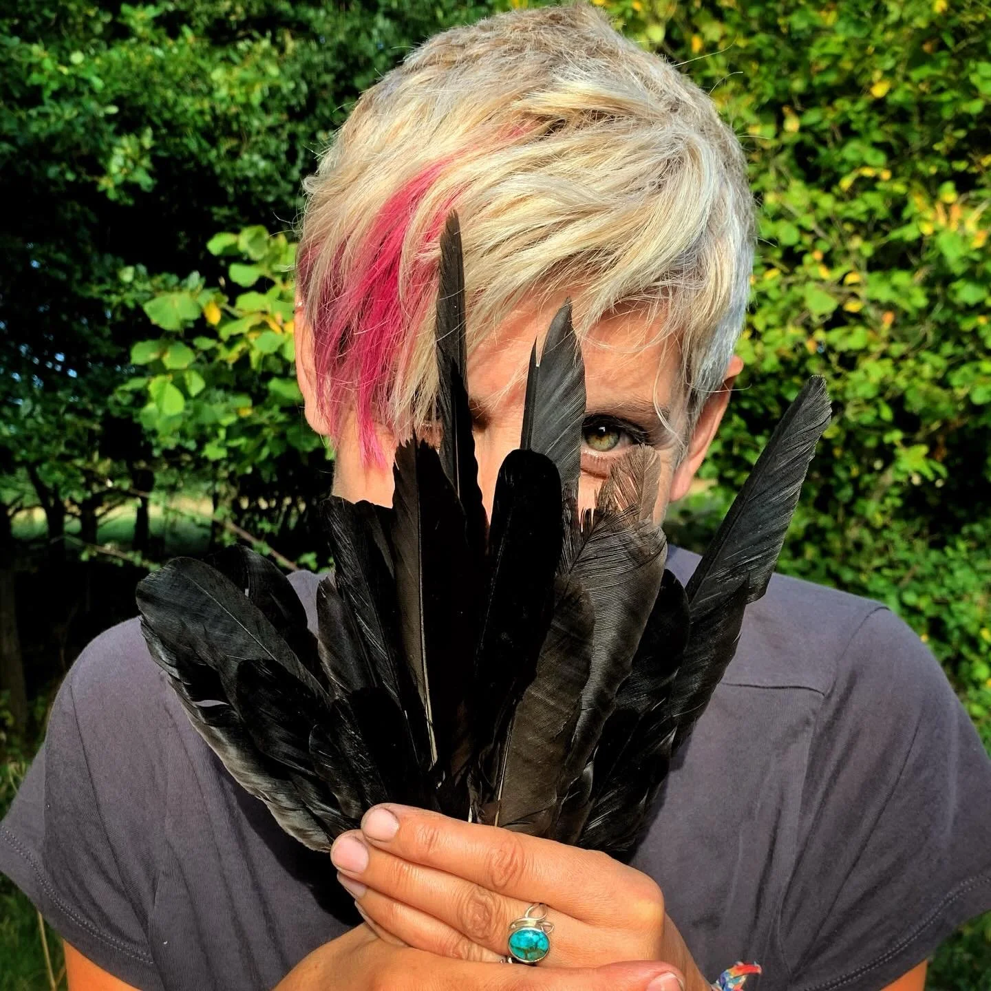 Hi!
I am Jesse. 

I am an artist @wolf.and.the.wild.things and jewellery designer maker at @a_wolf_and_i ✨

I believe in magic &hellip; the king of magic that is flowing through everything&hellip;all around&hellip;all the time&hellip;always there if 