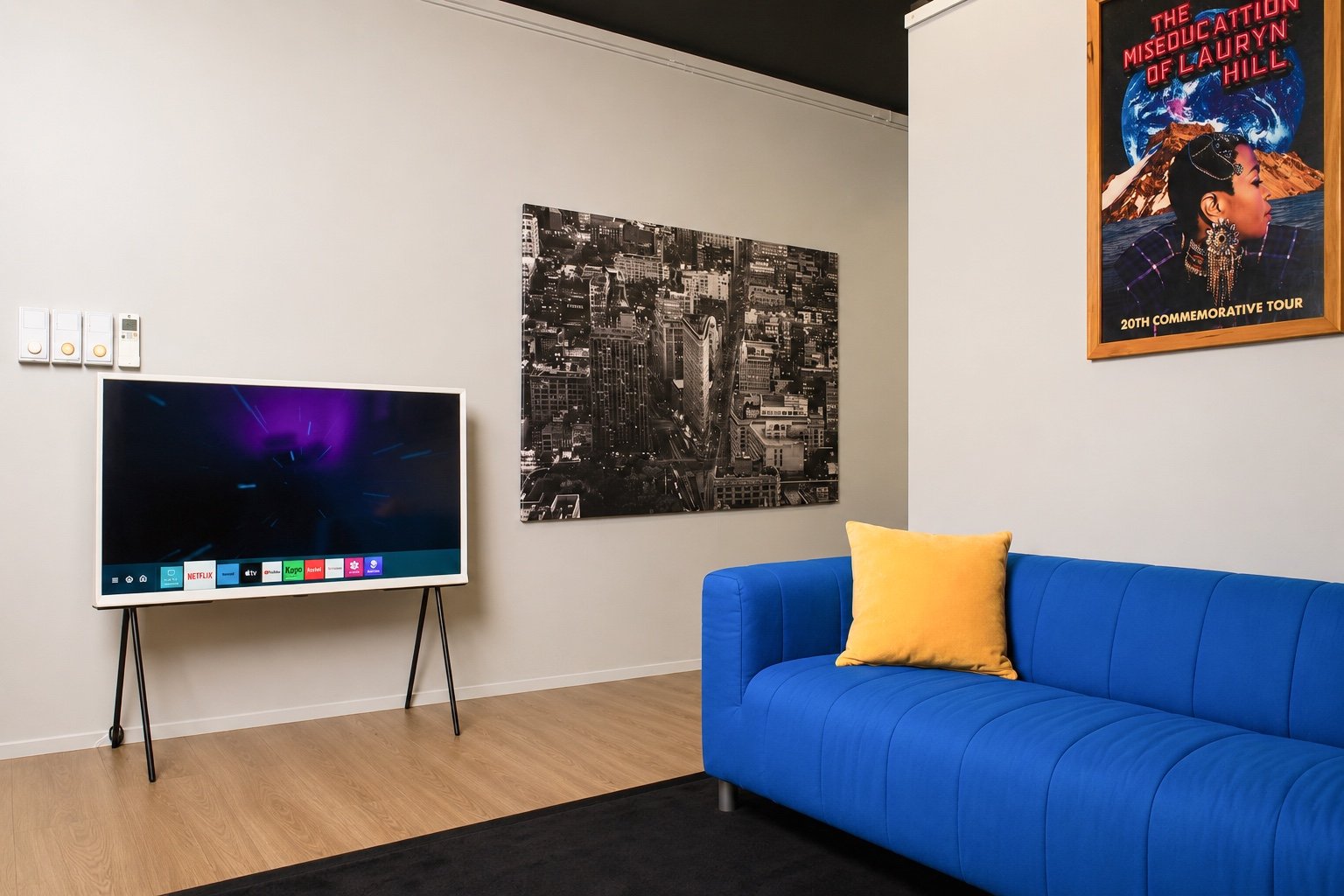 Lounge 2.jpg