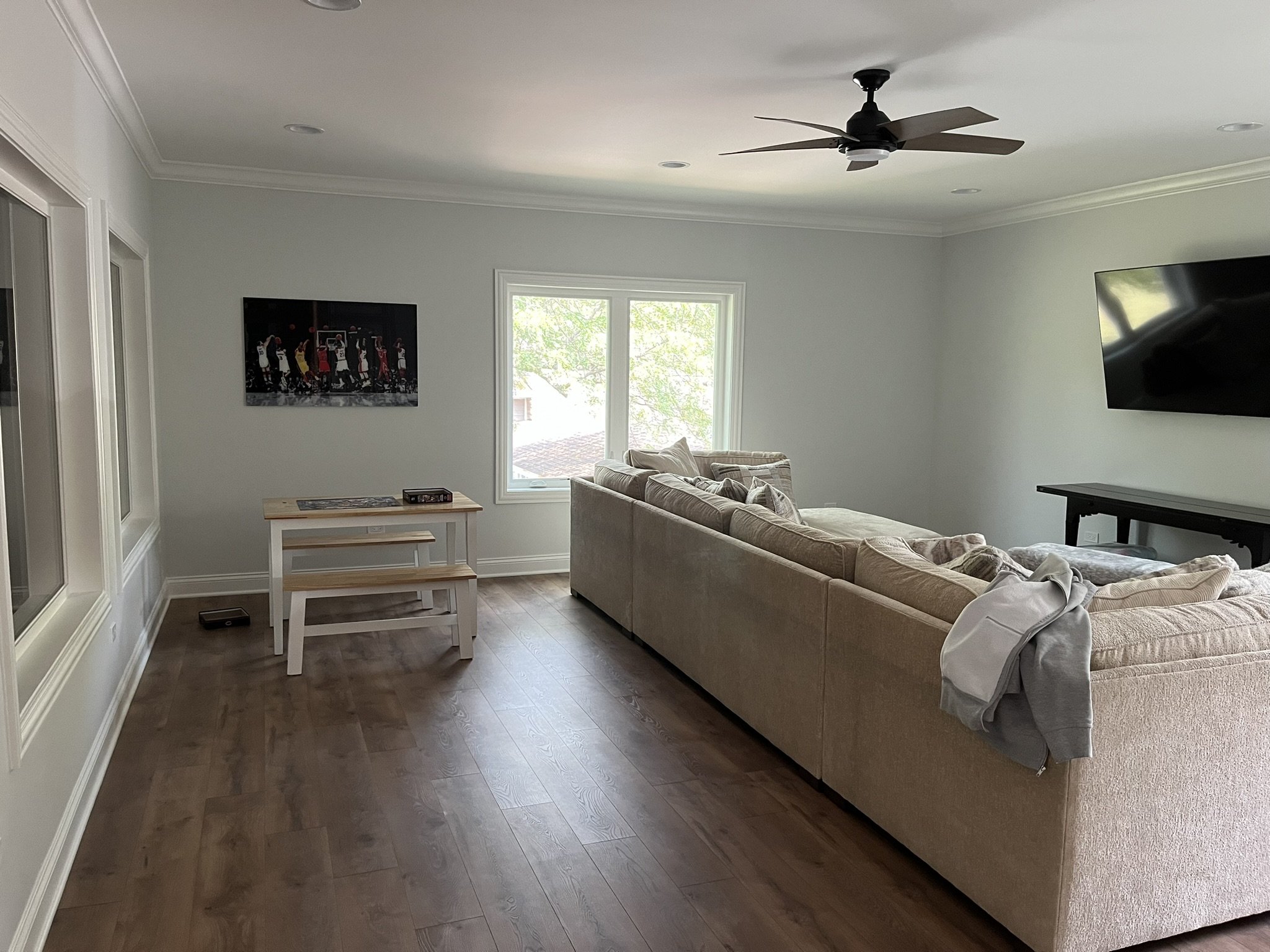 Upstairs Living Room 1.JPEG